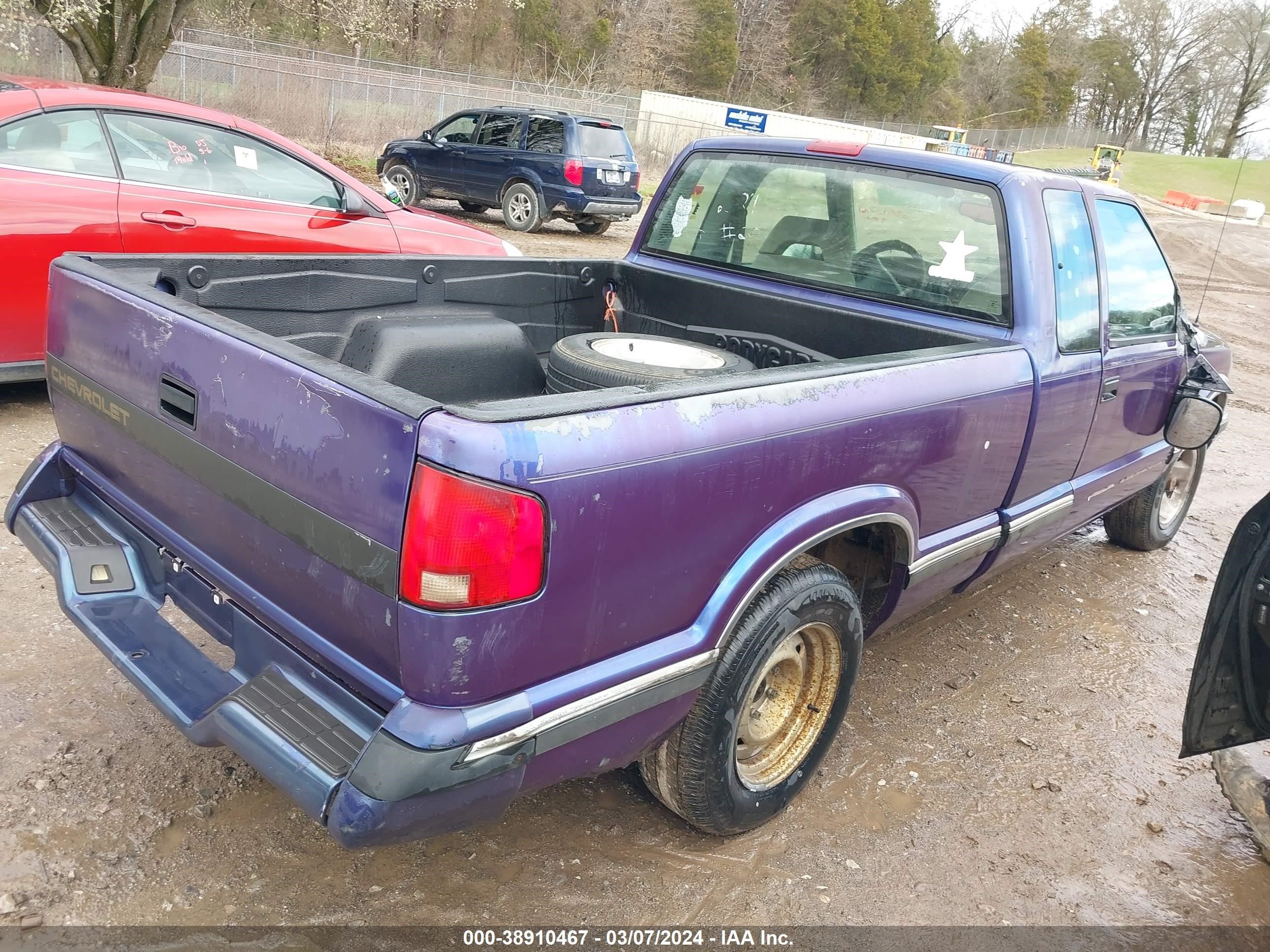 Photo 3 VIN: 1GCCS19Z5S8116524 - CHEVROLET S-10 PICKUP 