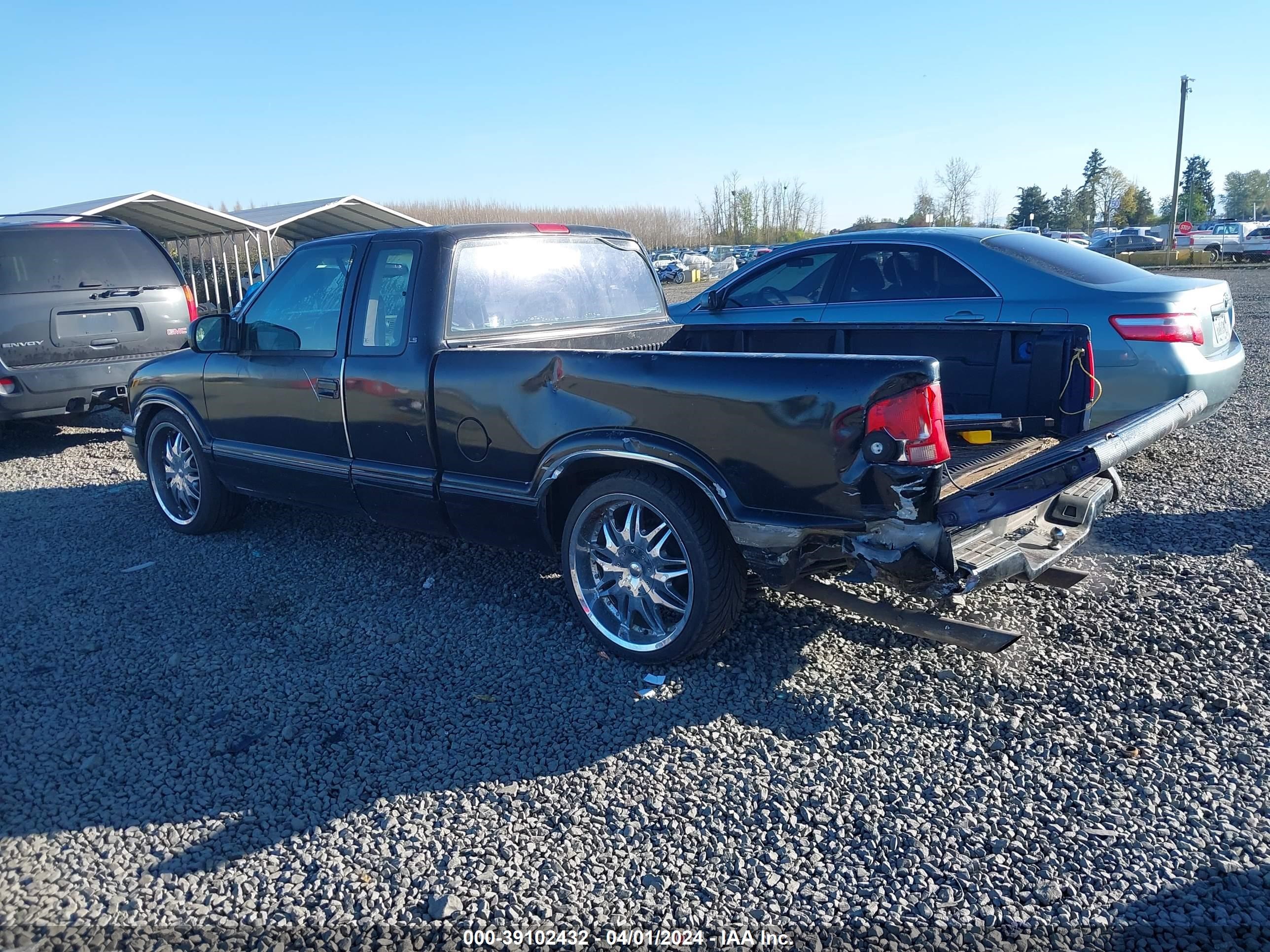 Photo 2 VIN: 1GCCS19Z9R8154123 - CHEVROLET S-10 PICKUP 