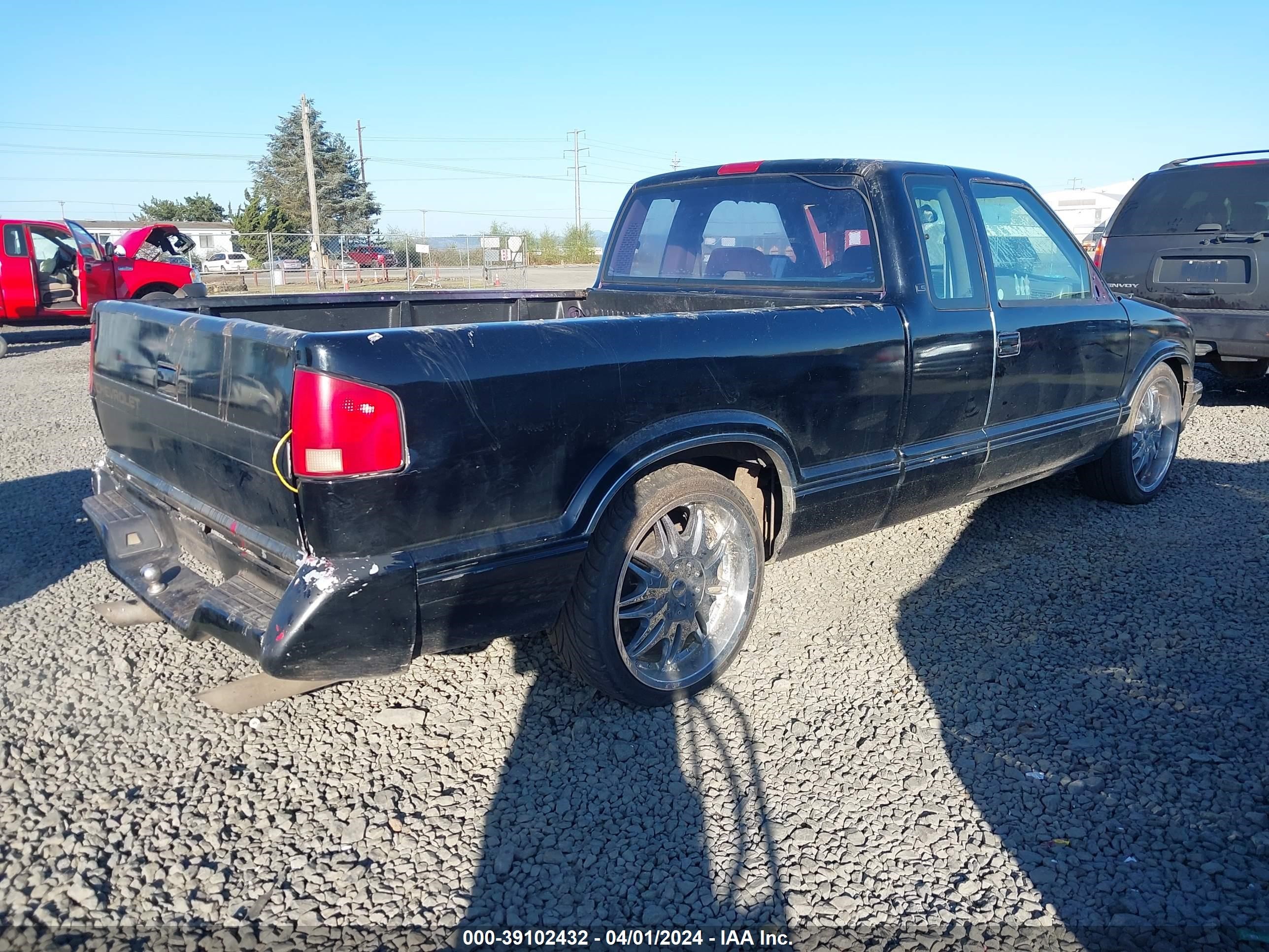 Photo 3 VIN: 1GCCS19Z9R8154123 - CHEVROLET S-10 PICKUP 