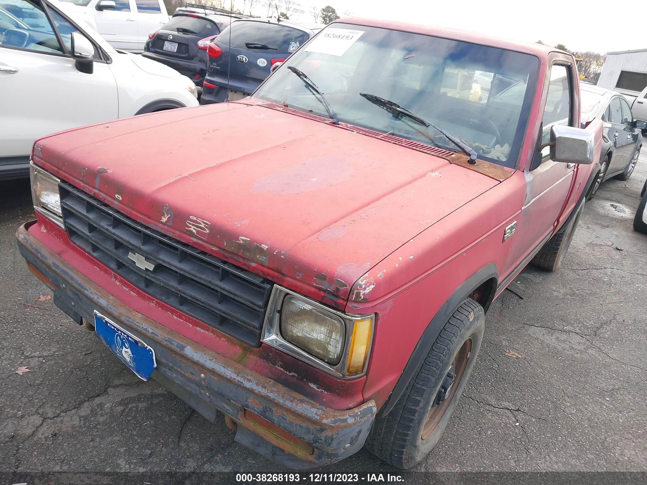 Photo 1 VIN: 1GCCT14R1J2178413 - CHEVROLET S-10 PICKUP 