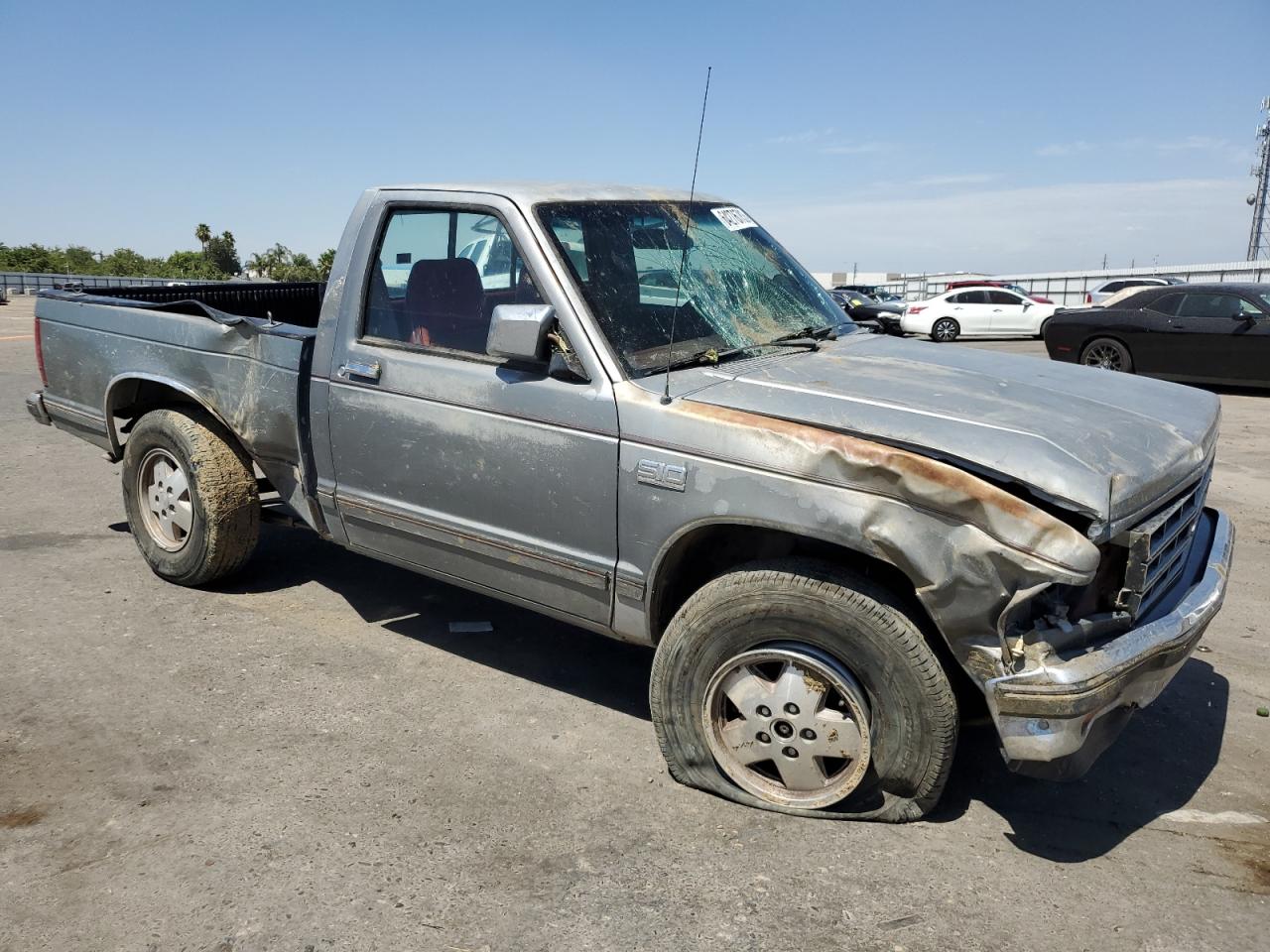 Photo 3 VIN: 1GCCT14Z2K8203396 - CHEVROLET S-10 PICKUP 