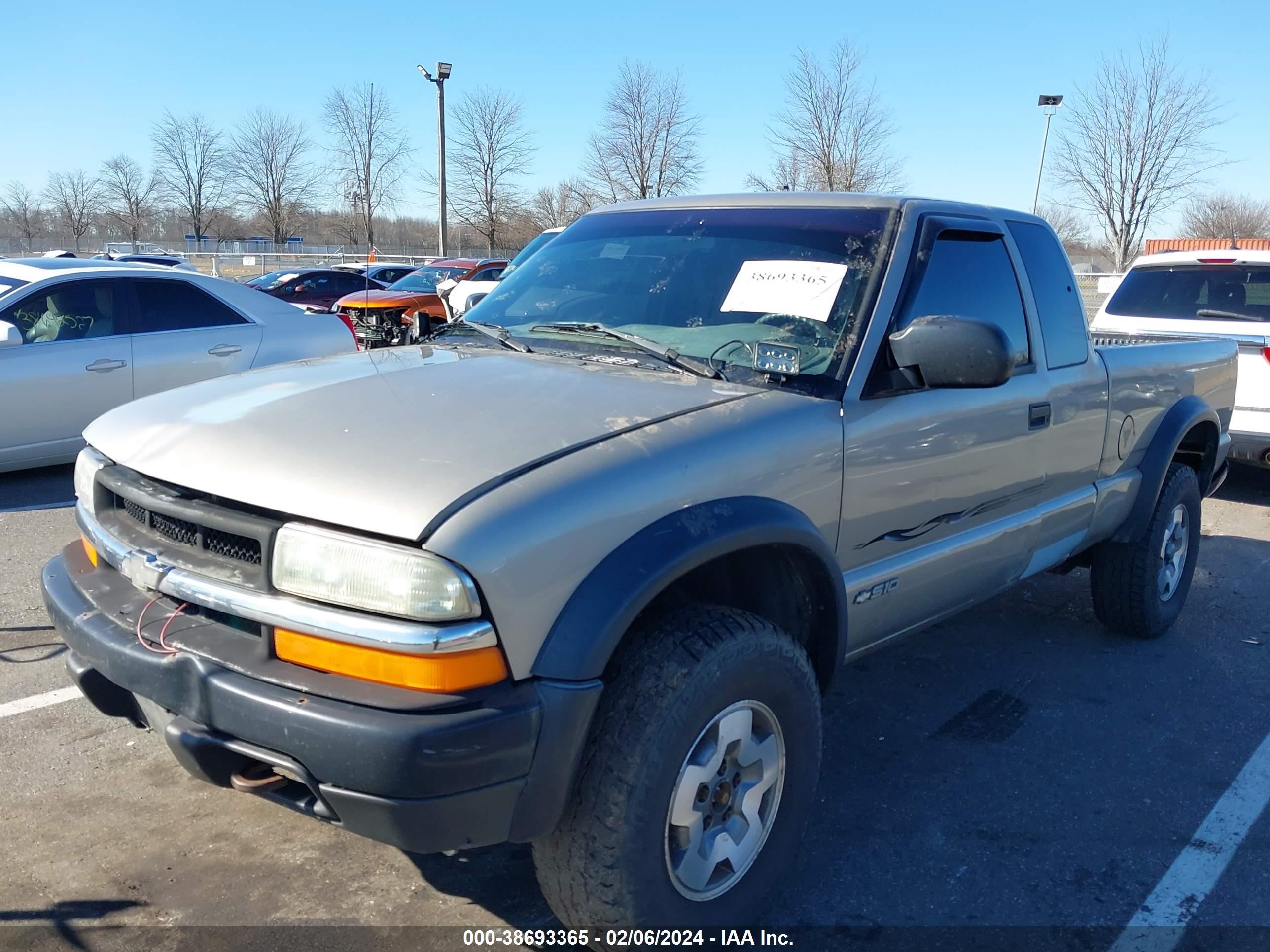 Photo 1 VIN: 1GCCT19W118124220 - CHEVROLET S-10 PICKUP 