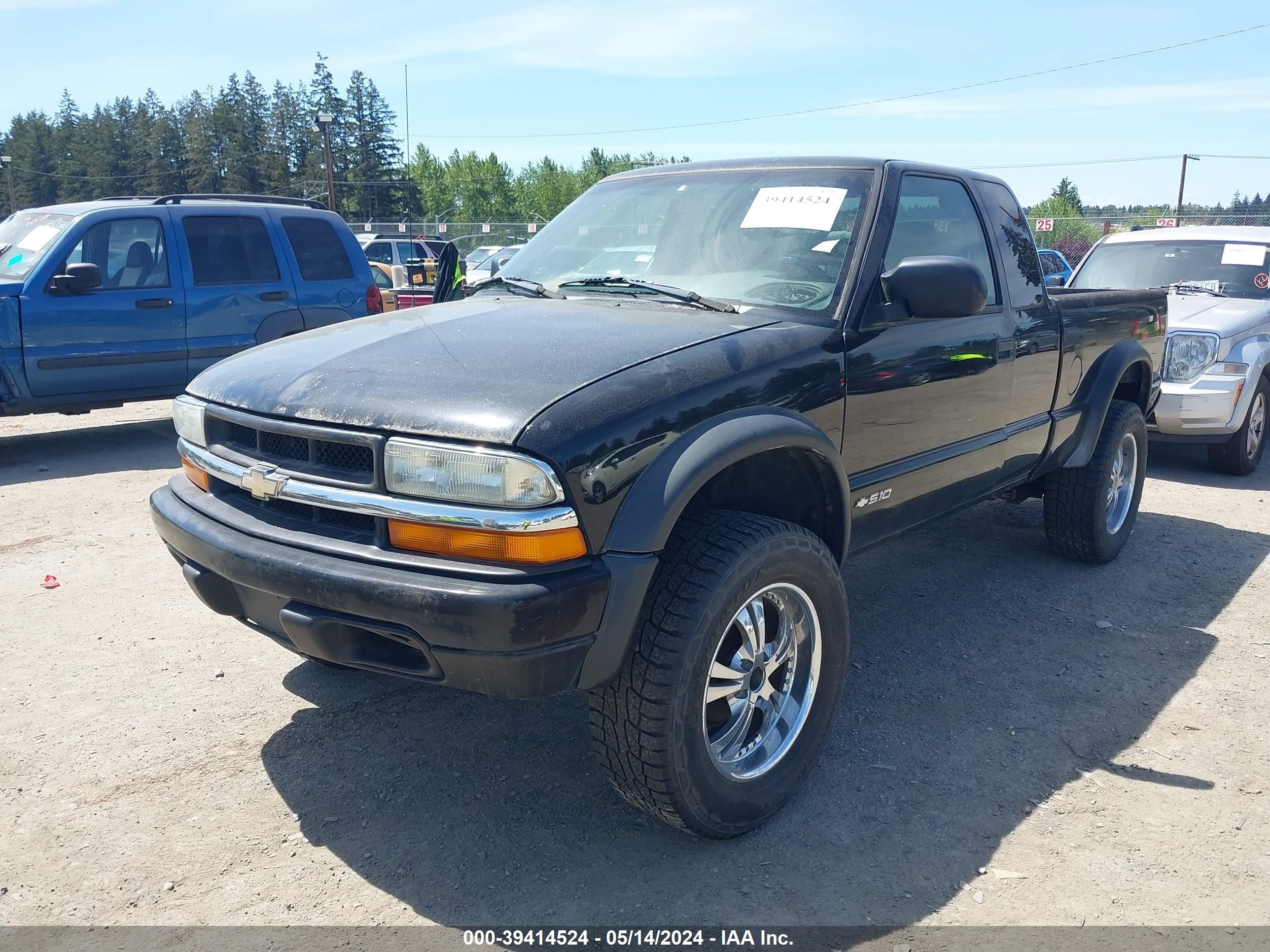 Photo 2 VIN: 1GCCT19W928245045 - CHEVROLET S-10 PICKUP 