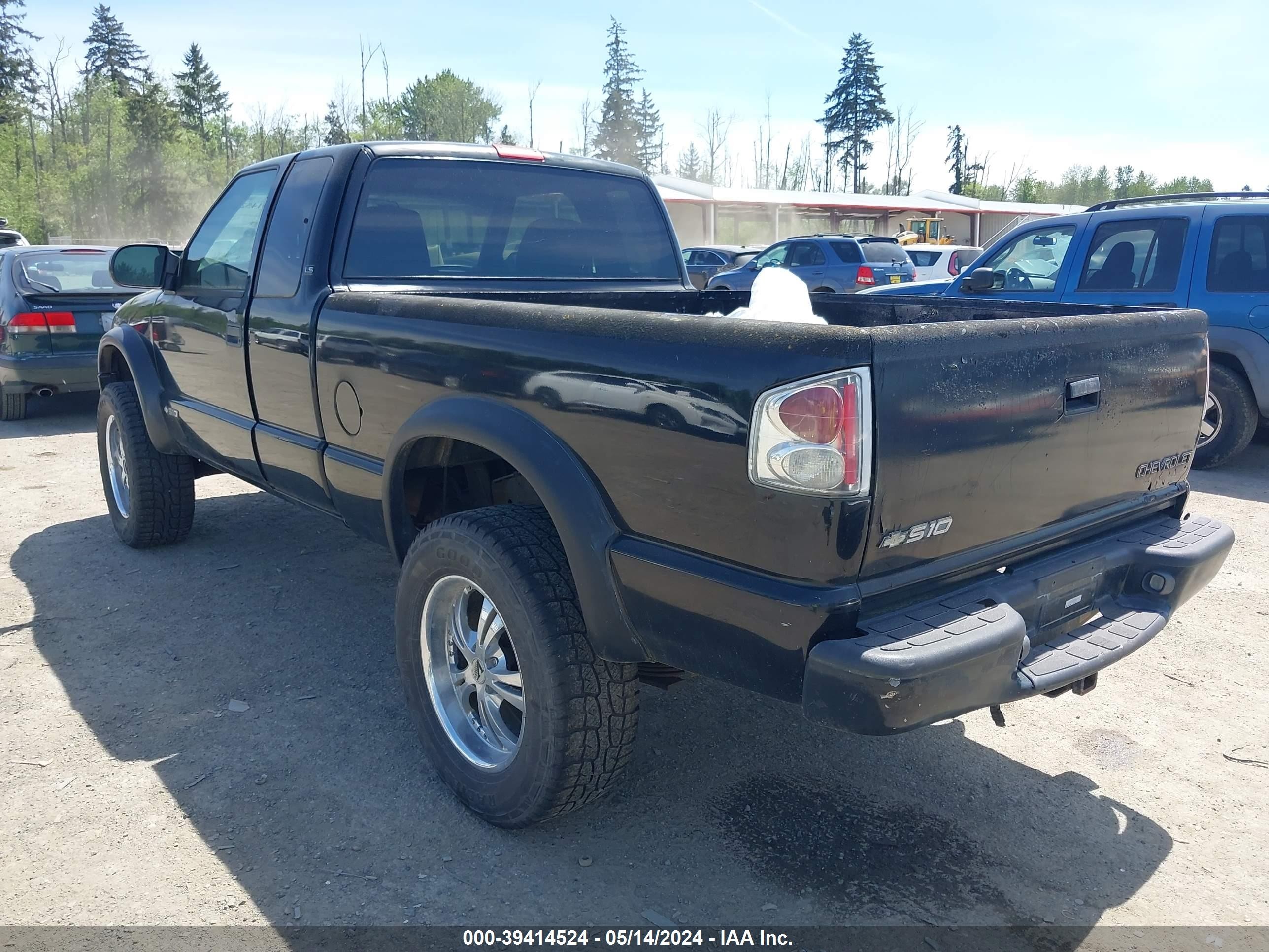 Photo 3 VIN: 1GCCT19W928245045 - CHEVROLET S-10 PICKUP 