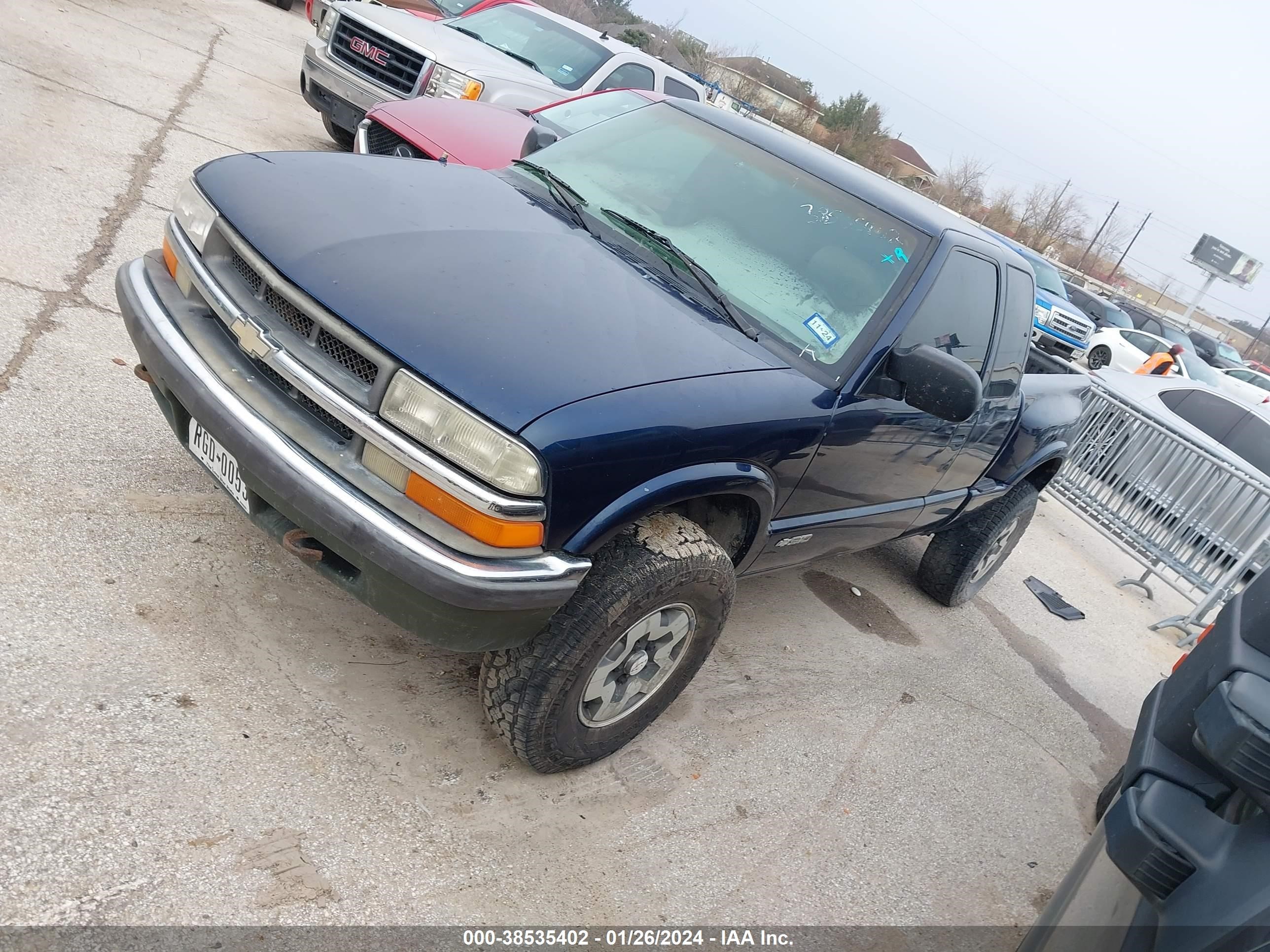 Photo 1 VIN: 1GCCT19X138180265 - CHEVROLET S-10 PICKUP 