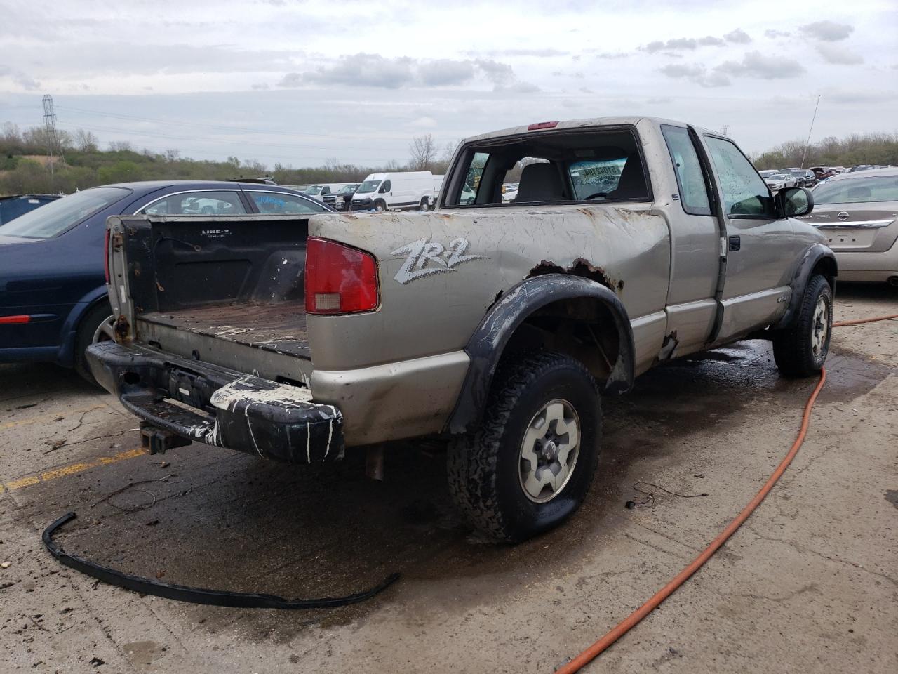 Photo 2 VIN: 1GCCT19X338118592 - CHEVROLET S-10 PICKUP 