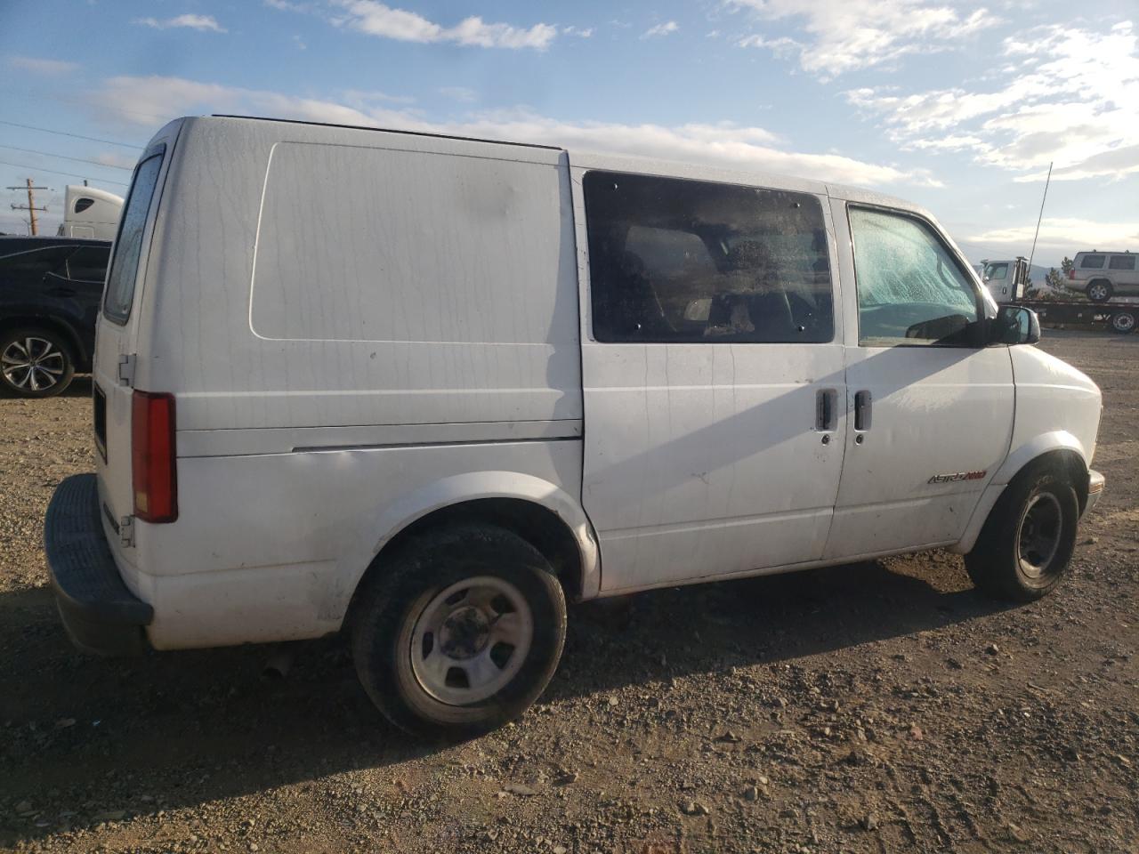 Photo 2 VIN: 1GCDL19W31B105725 - CHEVROLET ASTRO 