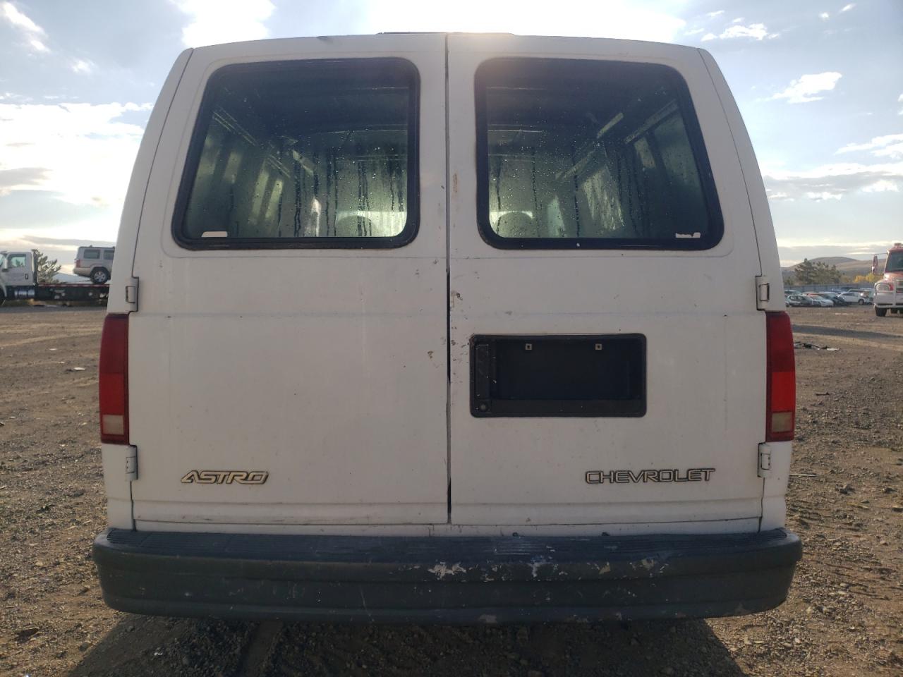 Photo 5 VIN: 1GCDL19W31B105725 - CHEVROLET ASTRO 