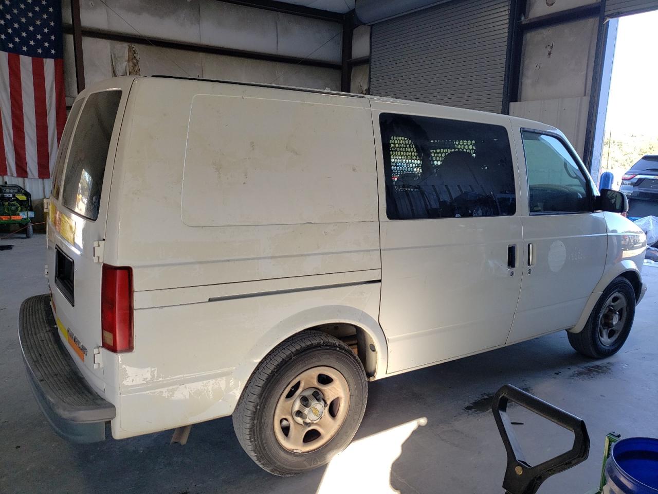 Photo 2 VIN: 1GCDL19X55B120564 - CHEVROLET ASTRO 