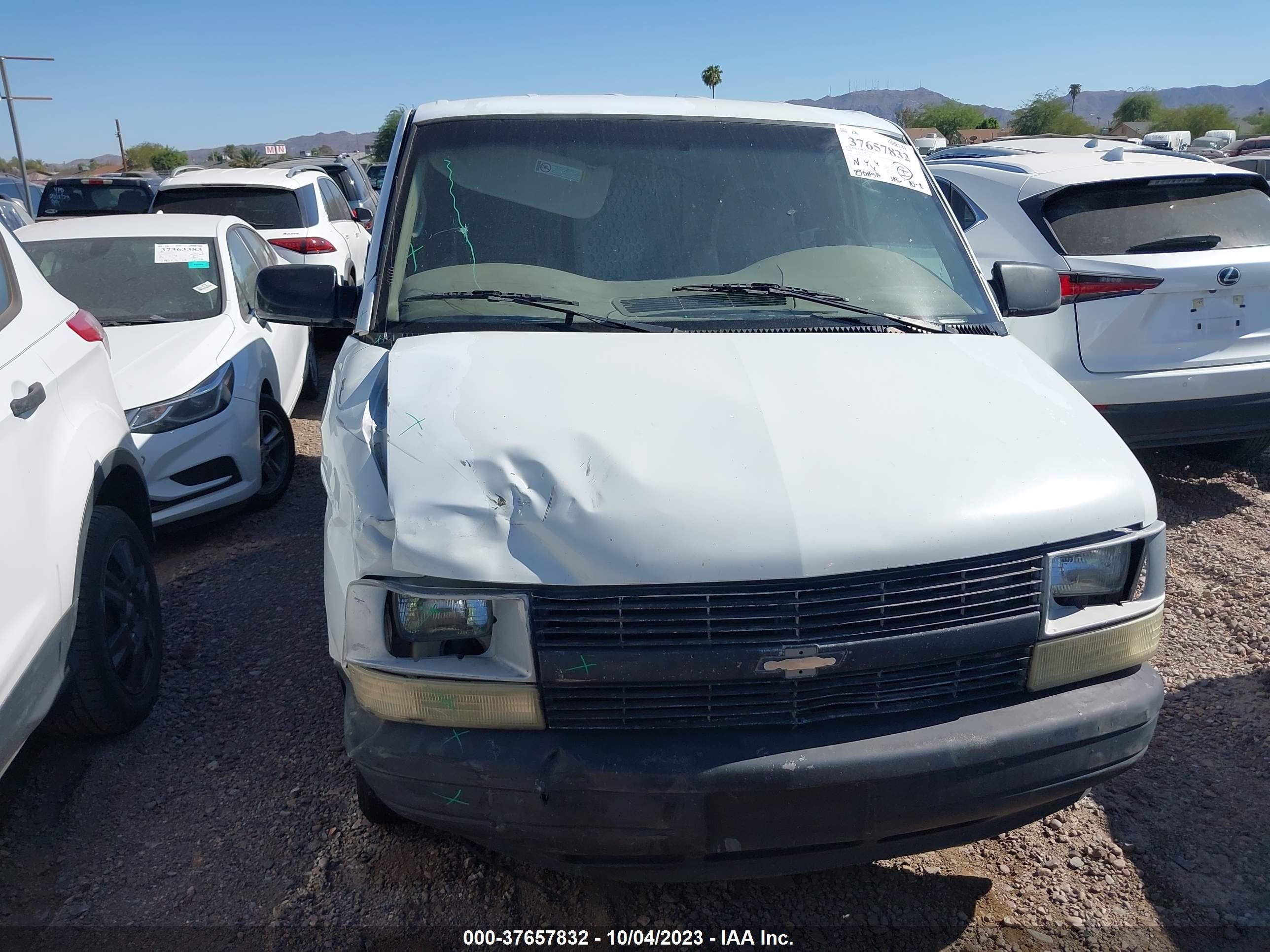 Photo 11 VIN: 1GCDM19W01B116999 - CHEVROLET ASTRO 