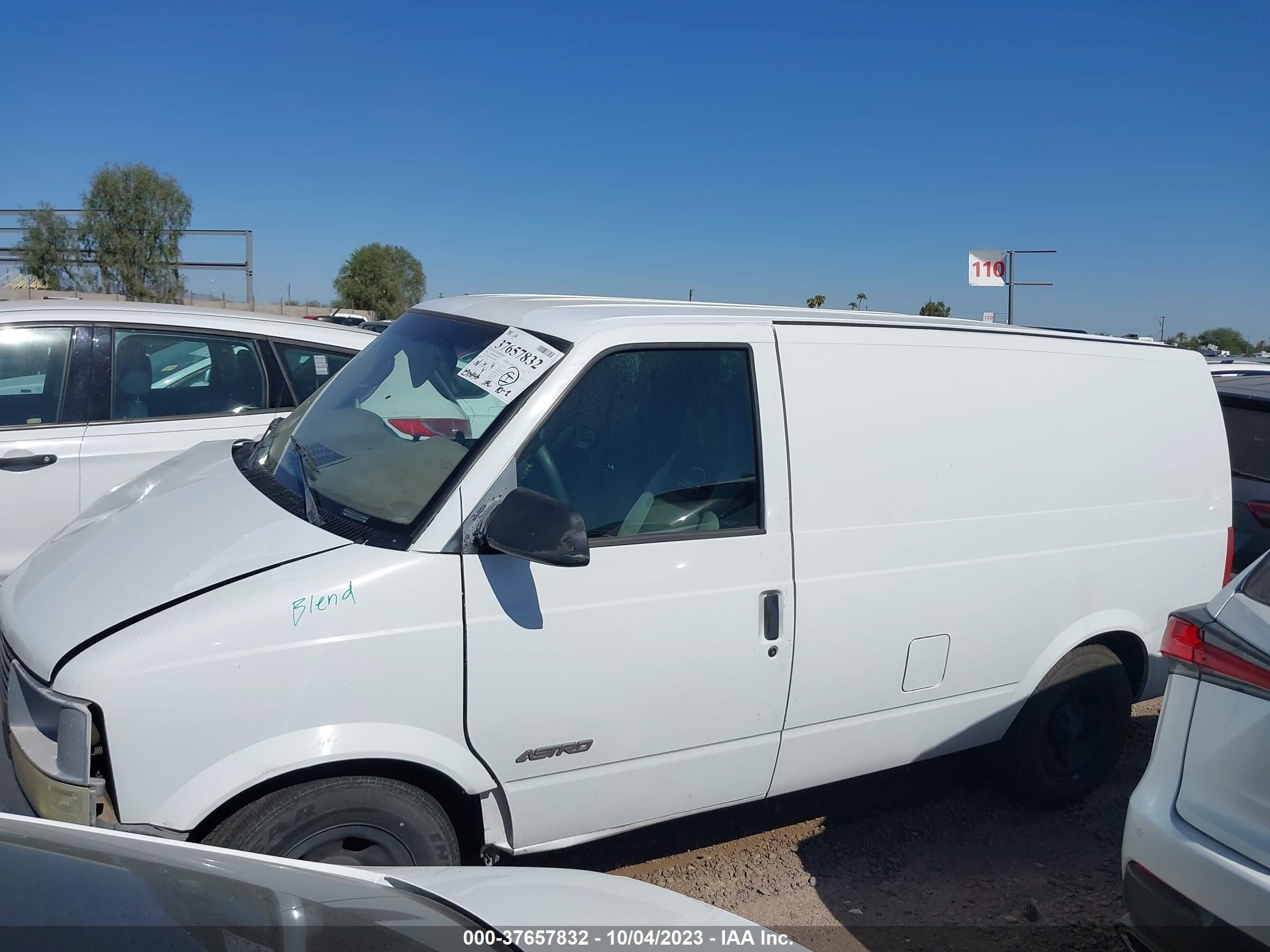 Photo 13 VIN: 1GCDM19W01B116999 - CHEVROLET ASTRO 