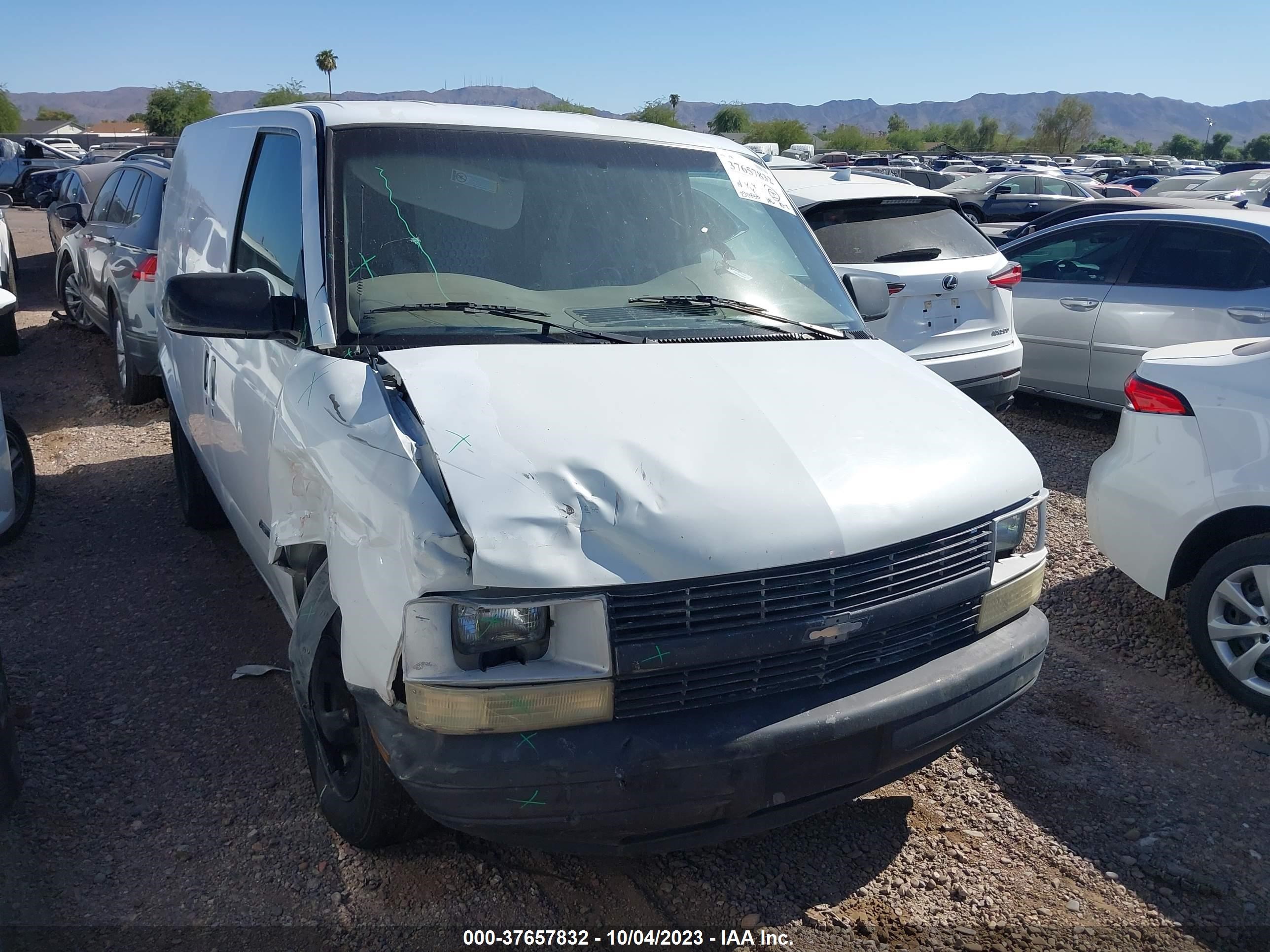 Photo 5 VIN: 1GCDM19W01B116999 - CHEVROLET ASTRO 