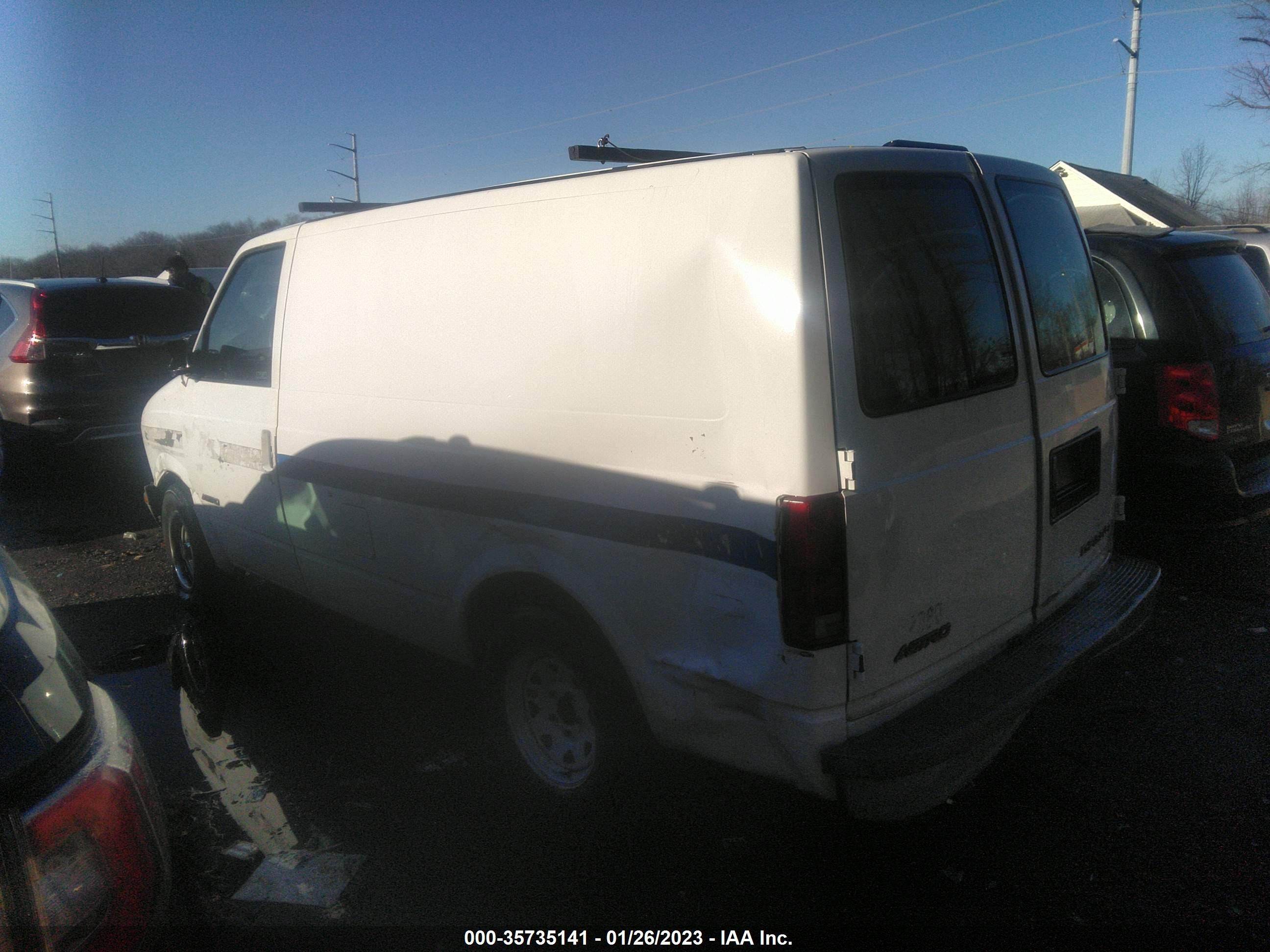 Photo 2 VIN: 1GCDM19W0WB159505 - CHEVROLET ASTRO 