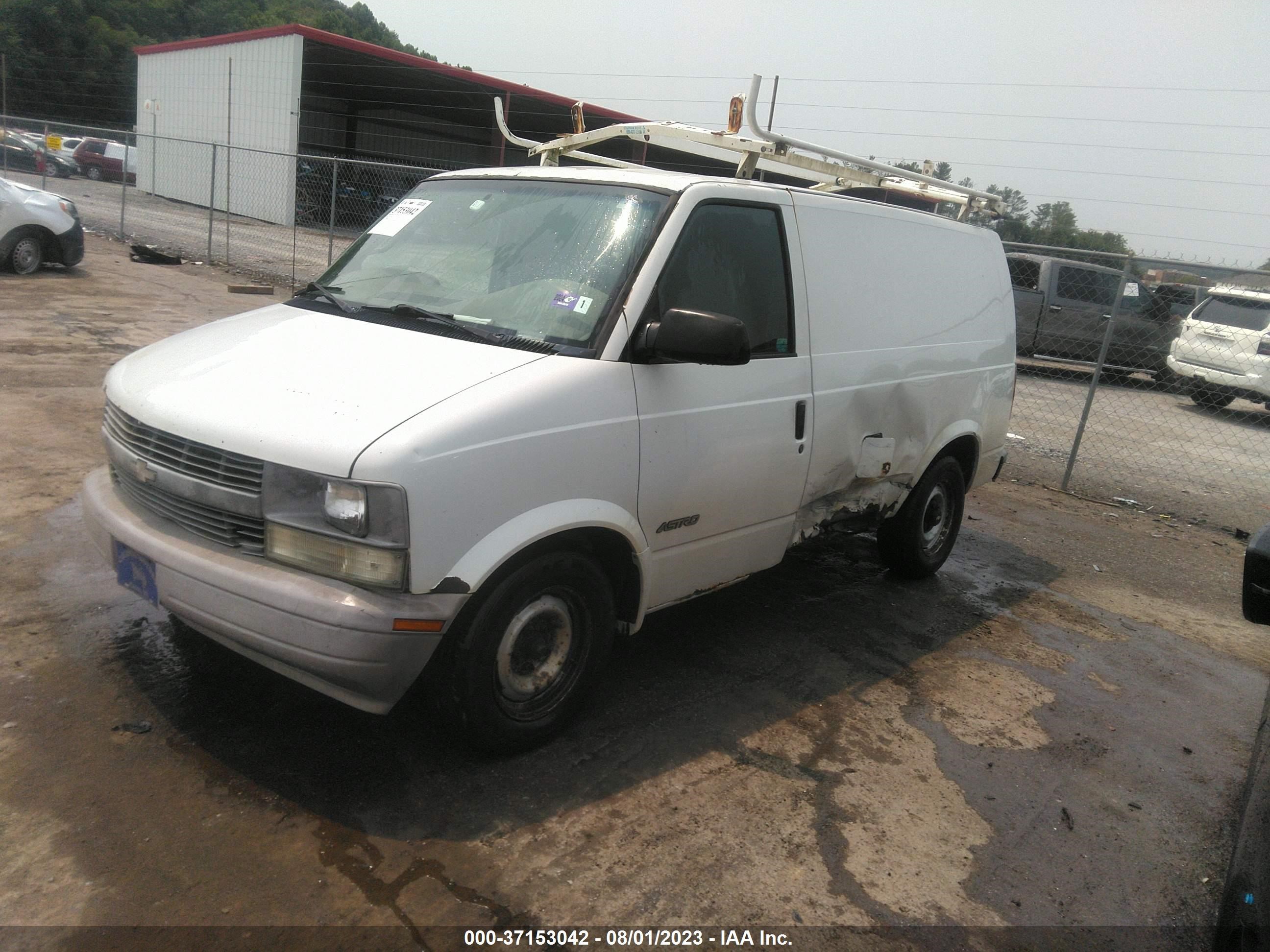 Photo 1 VIN: 1GCDM19W0YB177053 - CHEVROLET ASTRO 