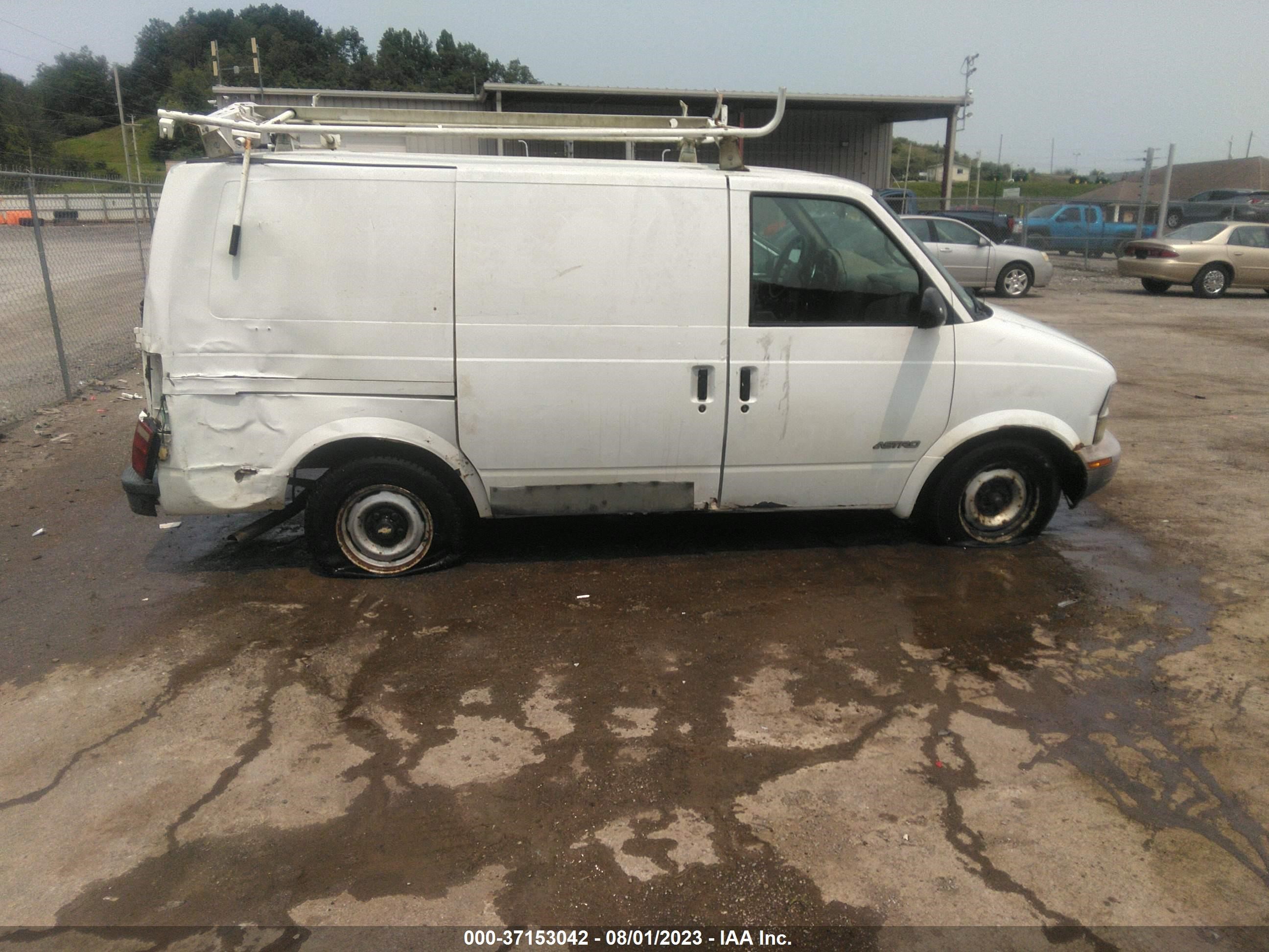 Photo 12 VIN: 1GCDM19W0YB177053 - CHEVROLET ASTRO 