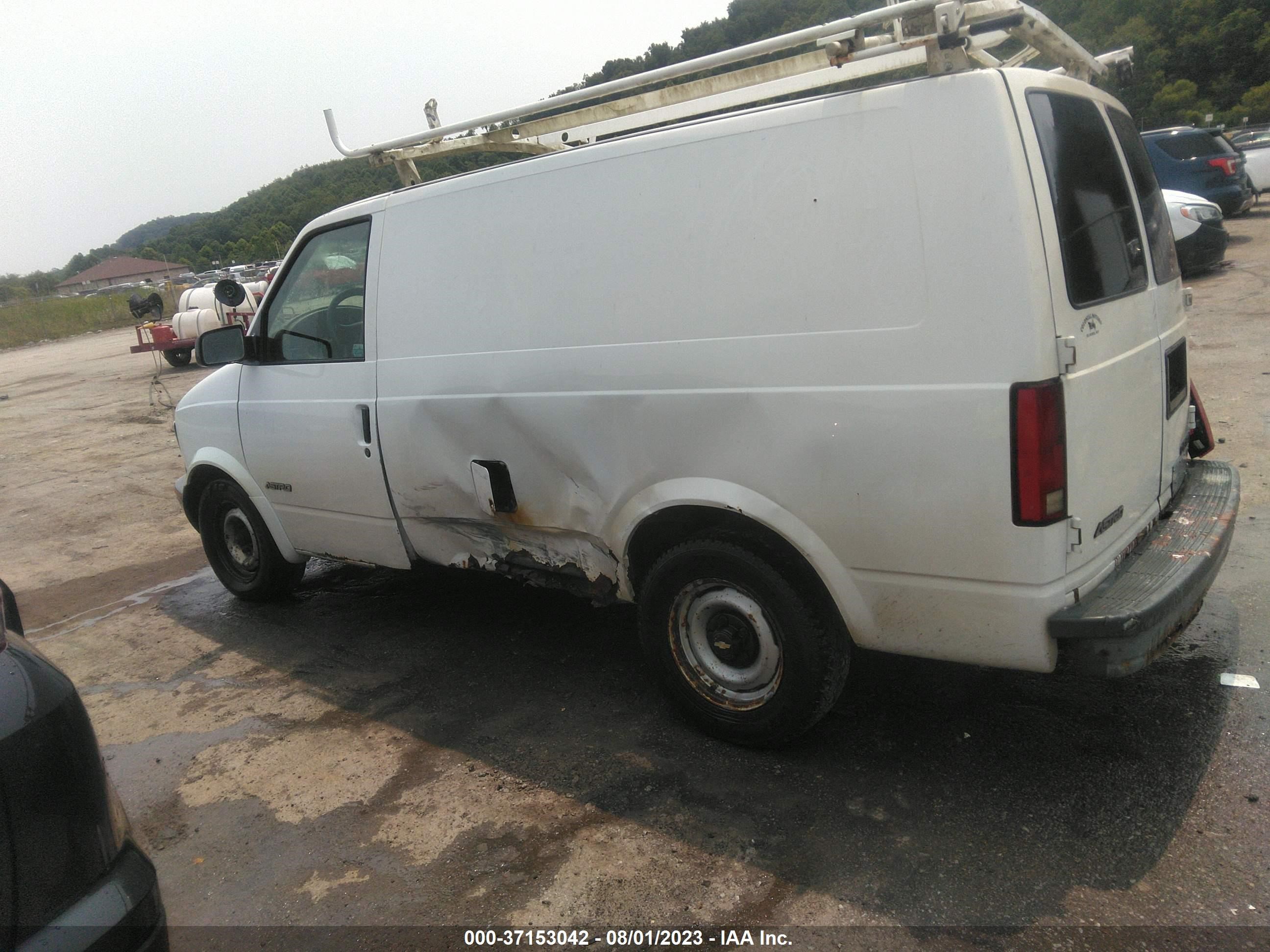 Photo 13 VIN: 1GCDM19W0YB177053 - CHEVROLET ASTRO 