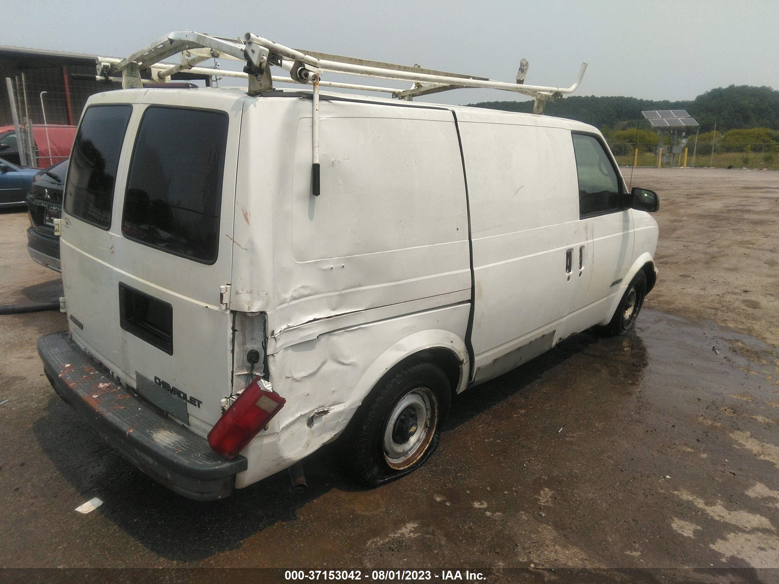 Photo 3 VIN: 1GCDM19W0YB177053 - CHEVROLET ASTRO 