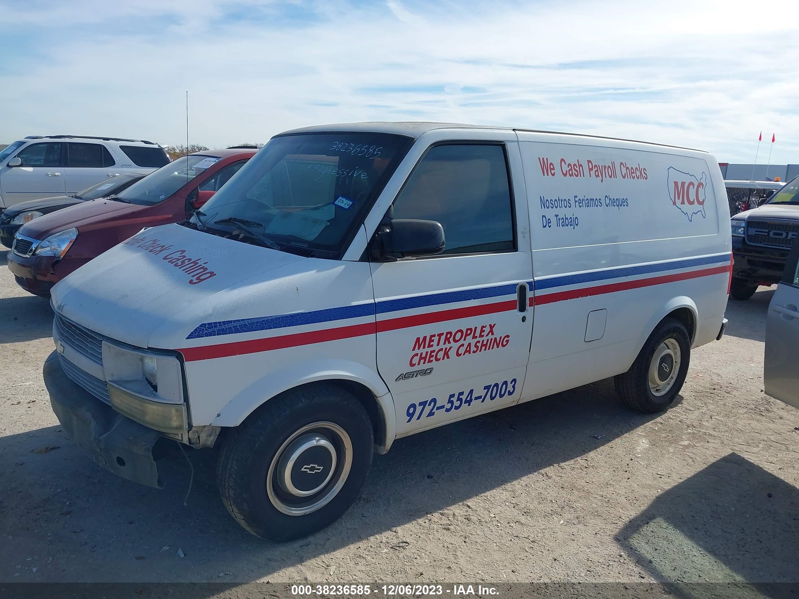 Photo 1 VIN: 1GCDM19W3WB181031 - CHEVROLET ASTRO 