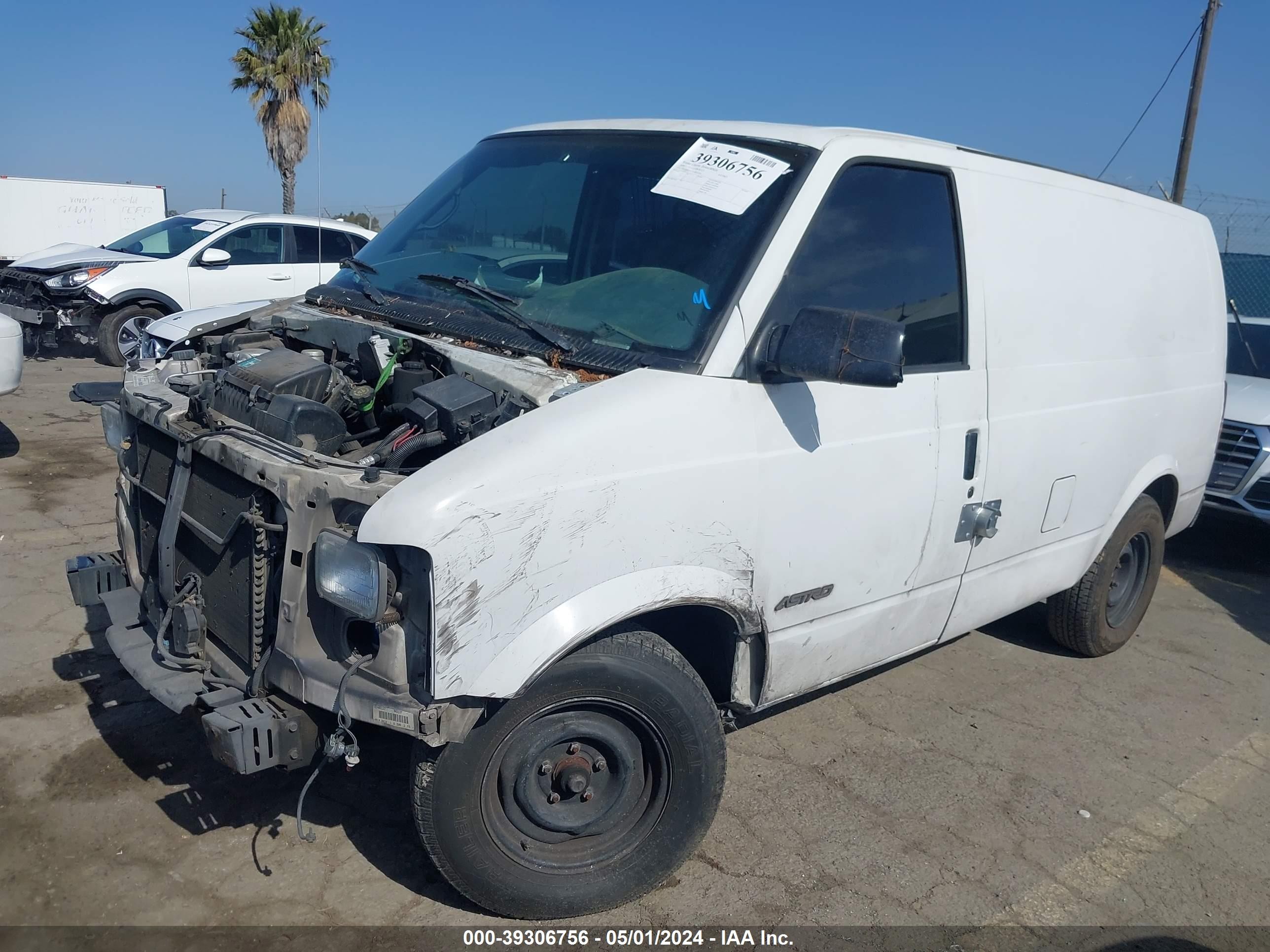 Photo 1 VIN: 1GCDM19W5WB102426 - CHEVROLET ASTRO 