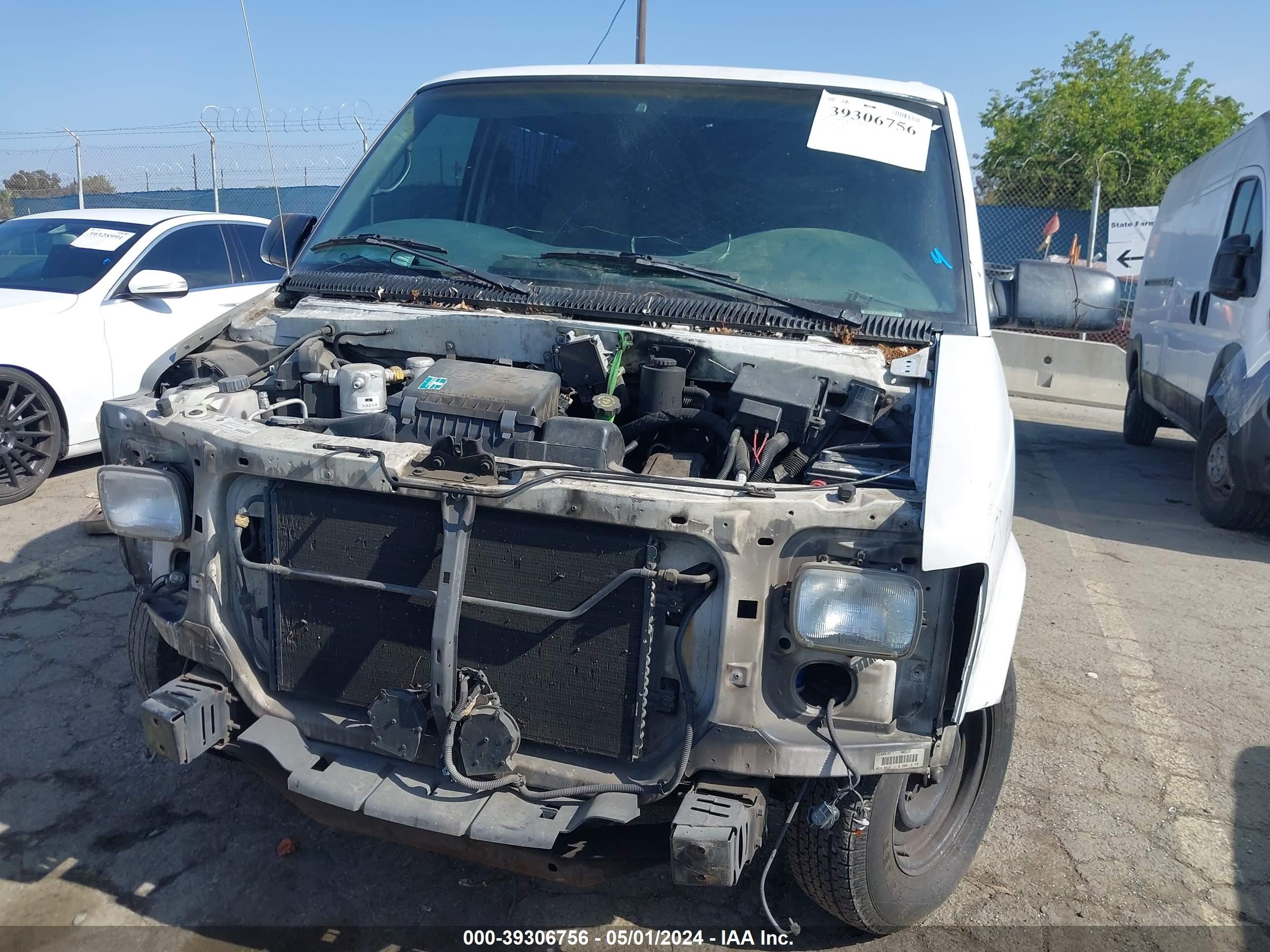 Photo 12 VIN: 1GCDM19W5WB102426 - CHEVROLET ASTRO 