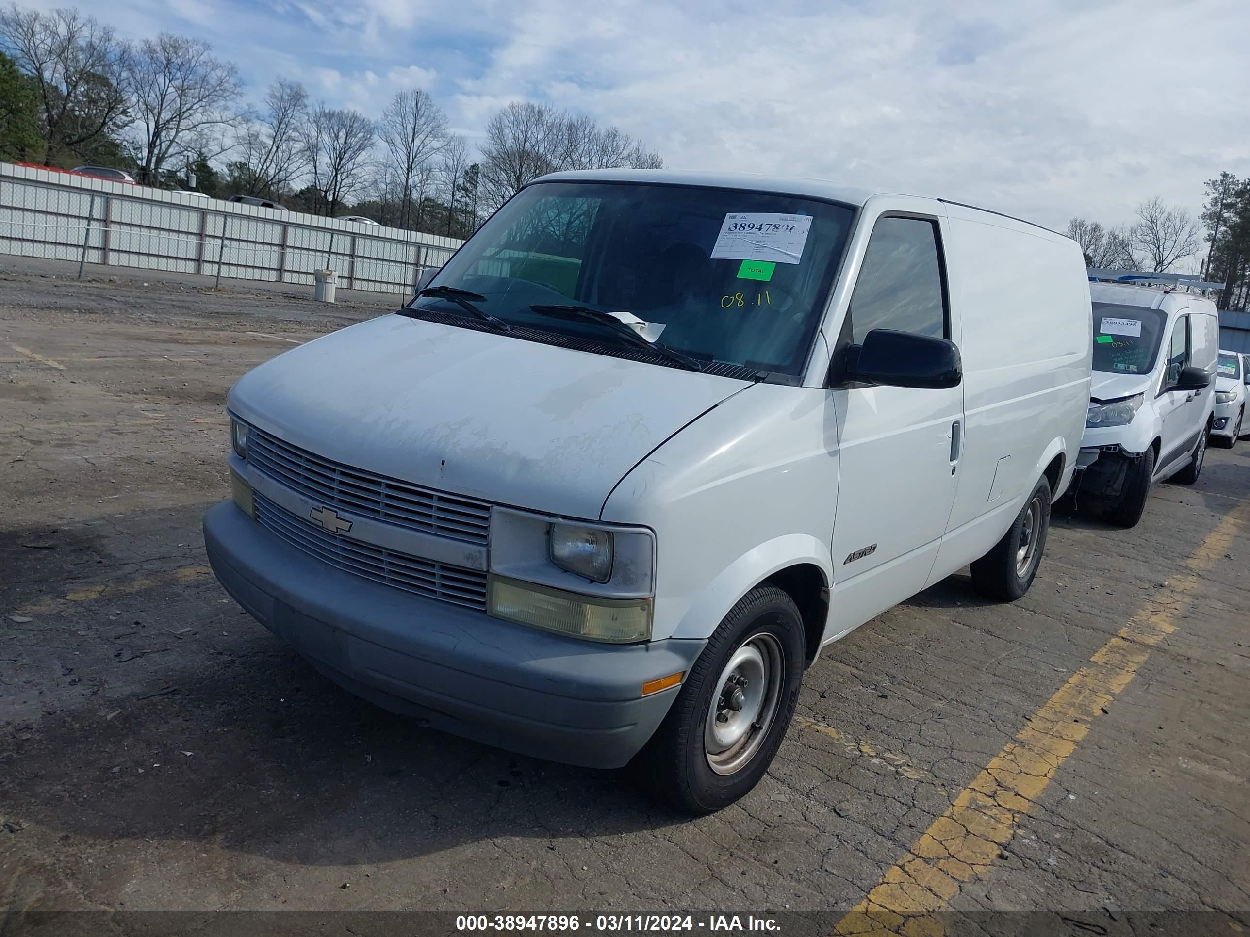 Photo 1 VIN: 1GCDM19W5YB169336 - CHEVROLET ASTRO 