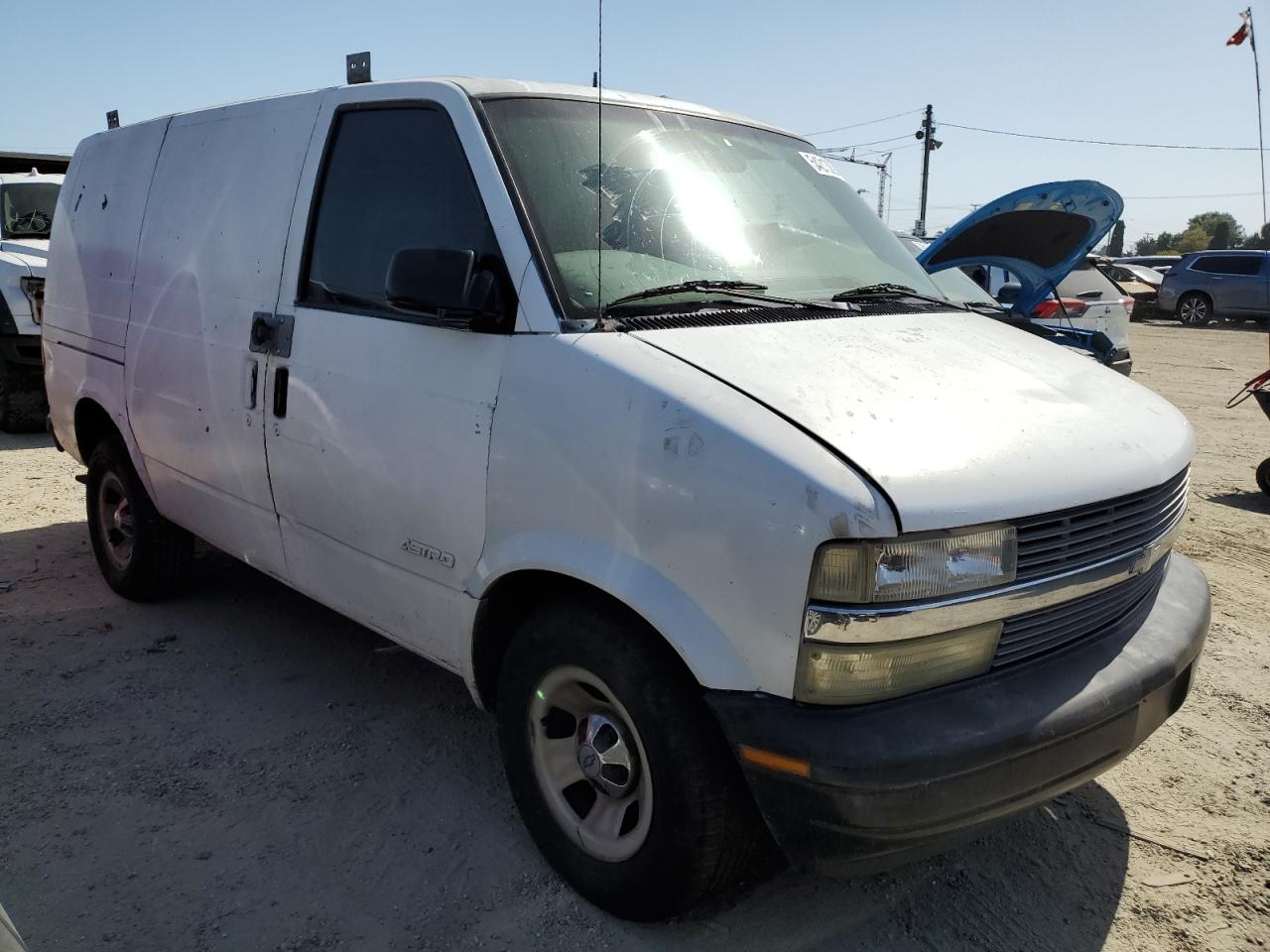 Photo 3 VIN: 1GCDM19W61B139039 - CHEVROLET ASTRO 