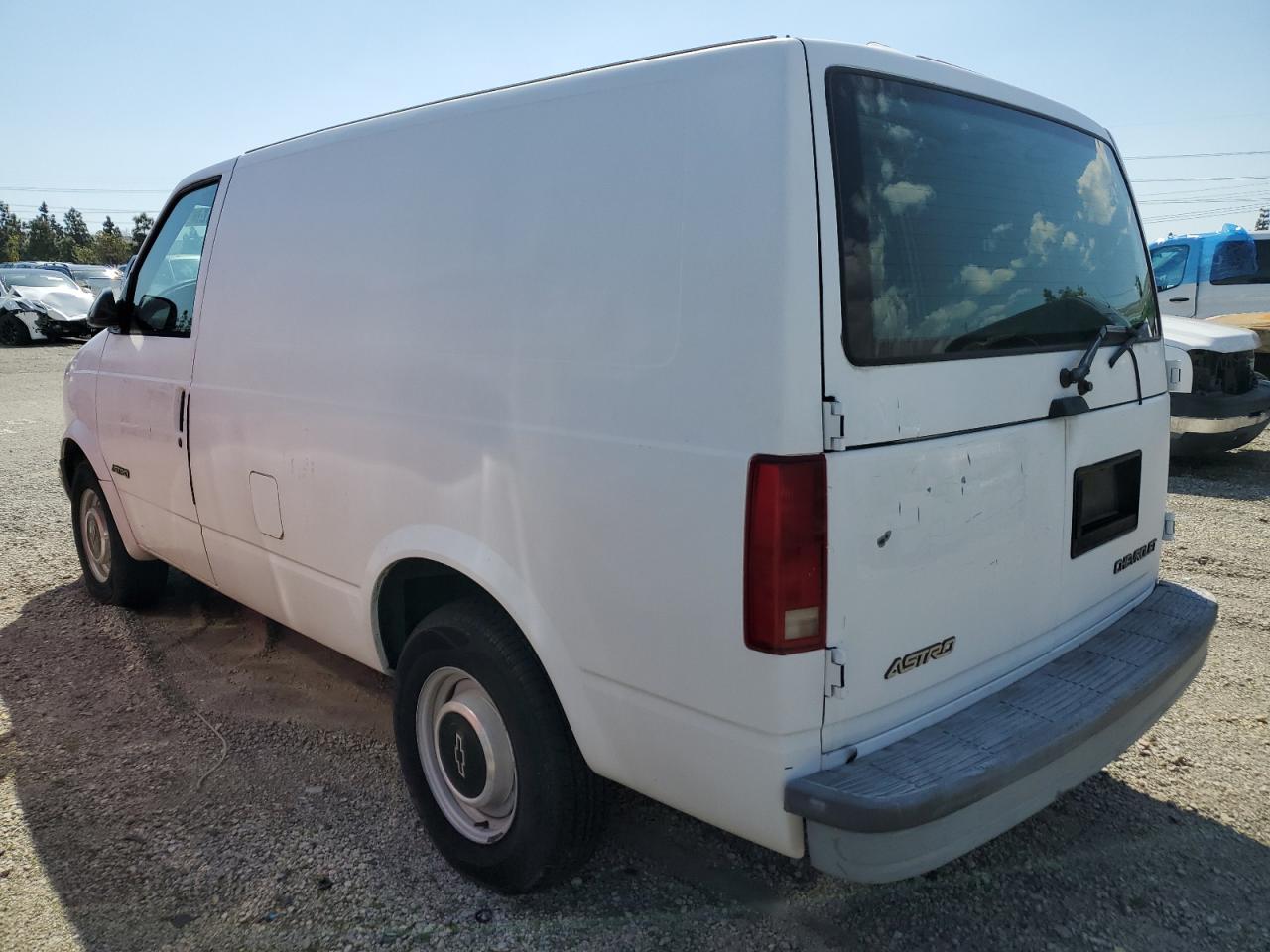 Photo 1 VIN: 1GCDM19W6WB158245 - CHEVROLET ASTRO 