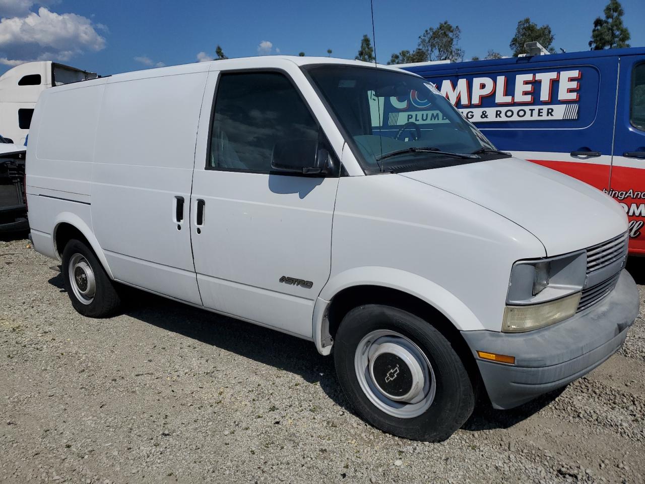 Photo 3 VIN: 1GCDM19W6WB158245 - CHEVROLET ASTRO 