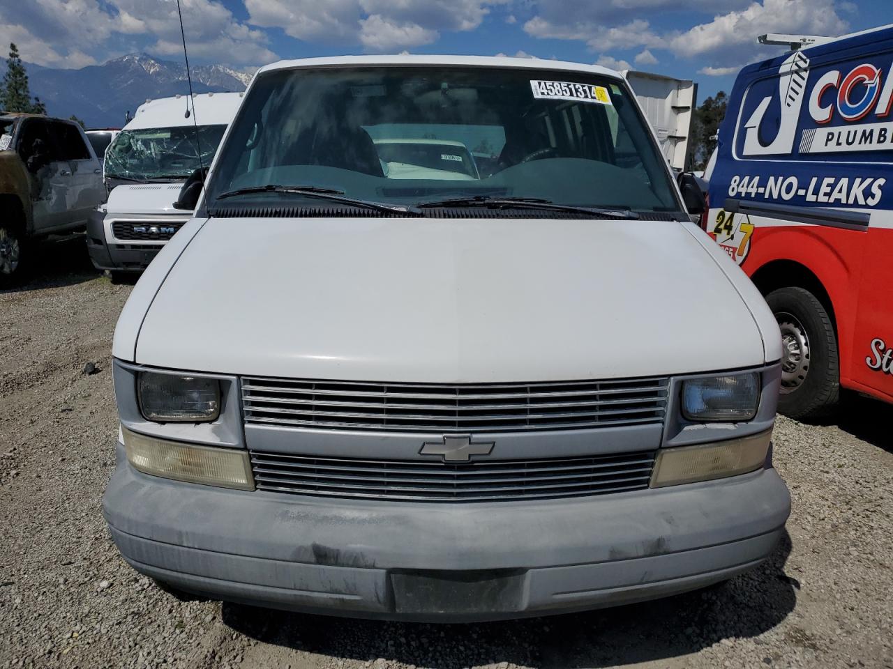 Photo 4 VIN: 1GCDM19W6WB158245 - CHEVROLET ASTRO 