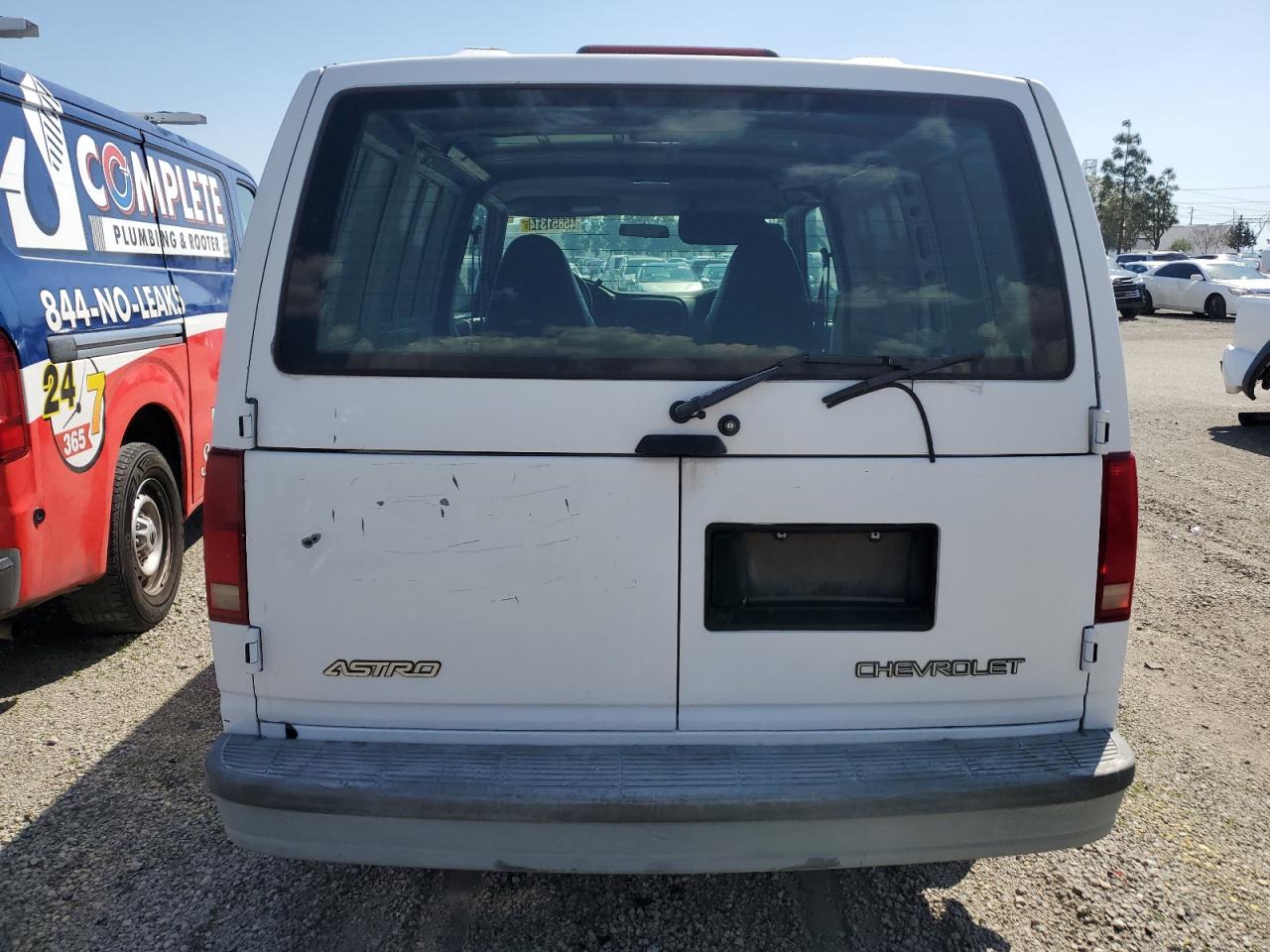 Photo 5 VIN: 1GCDM19W6WB158245 - CHEVROLET ASTRO 