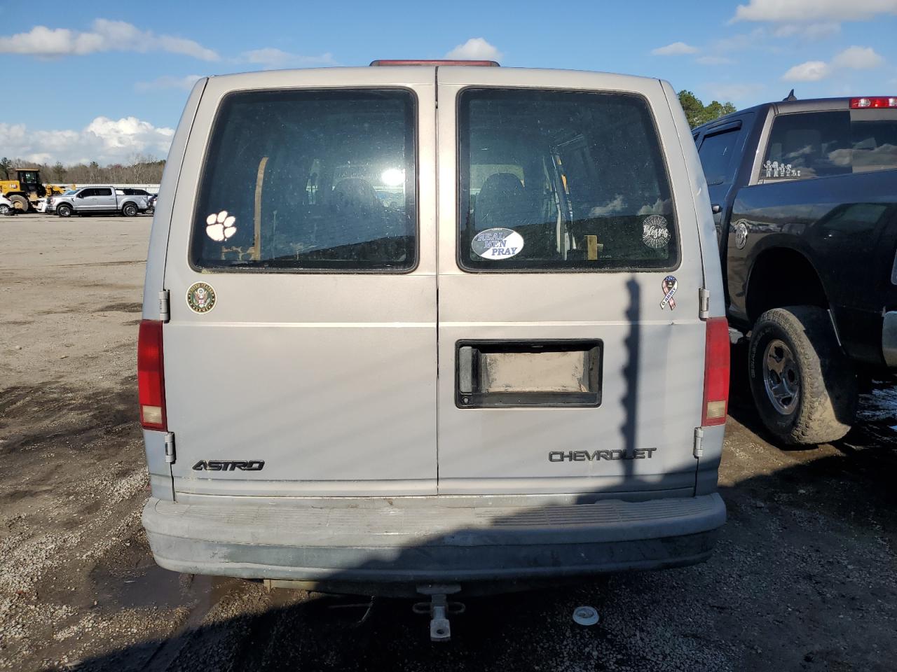 Photo 5 VIN: 1GCDM19W6YB144767 - CHEVROLET ASTRO 