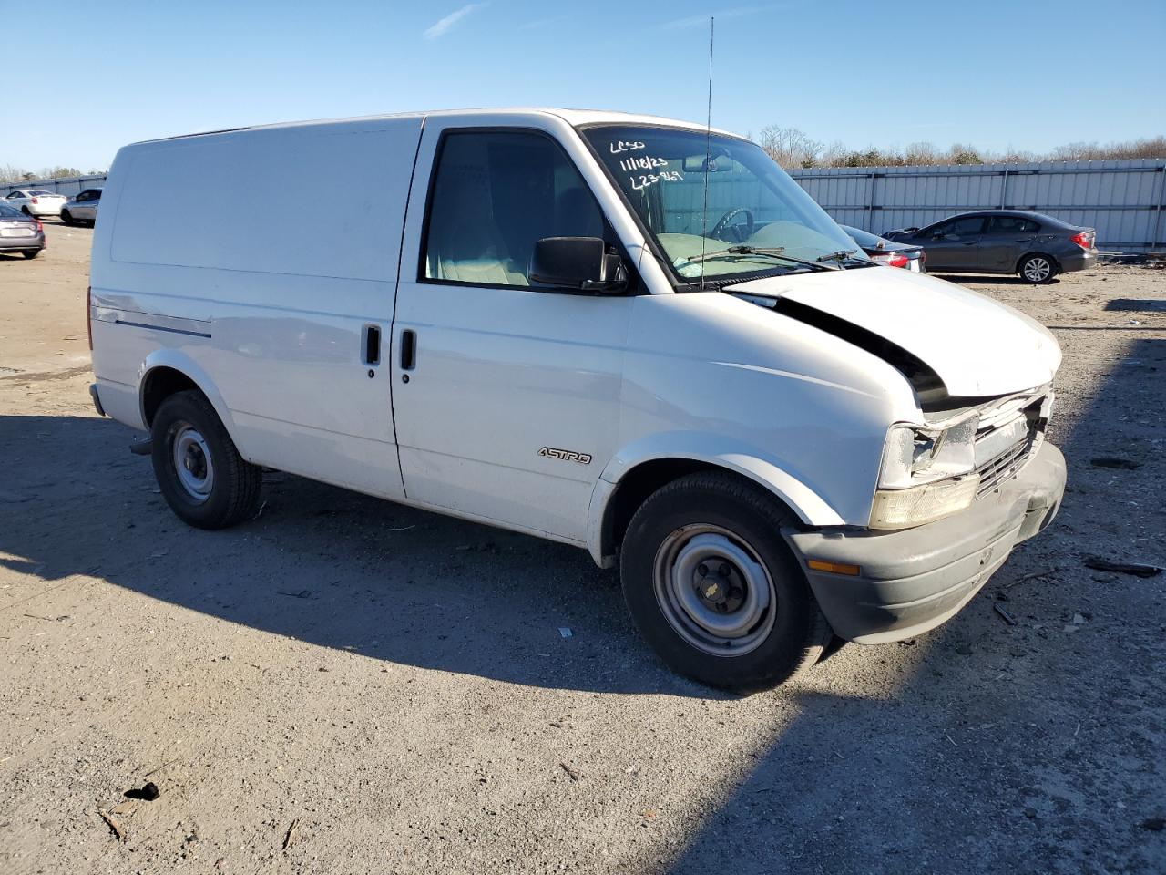 Photo 3 VIN: 1GCDM19W6YB175047 - CHEVROLET ASTRO 