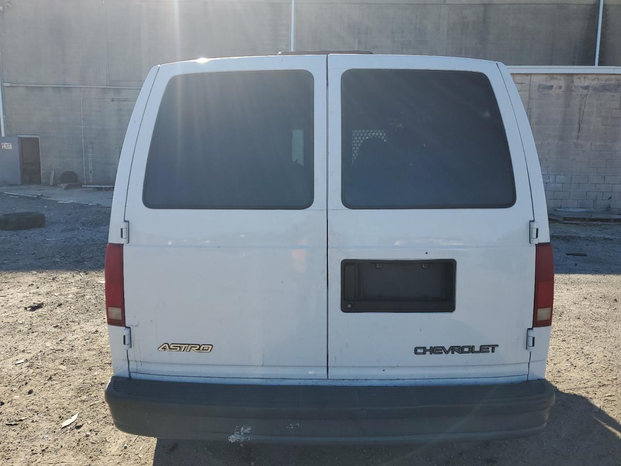 Photo 5 VIN: 1GCDM19W6YB175047 - CHEVROLET ASTRO 