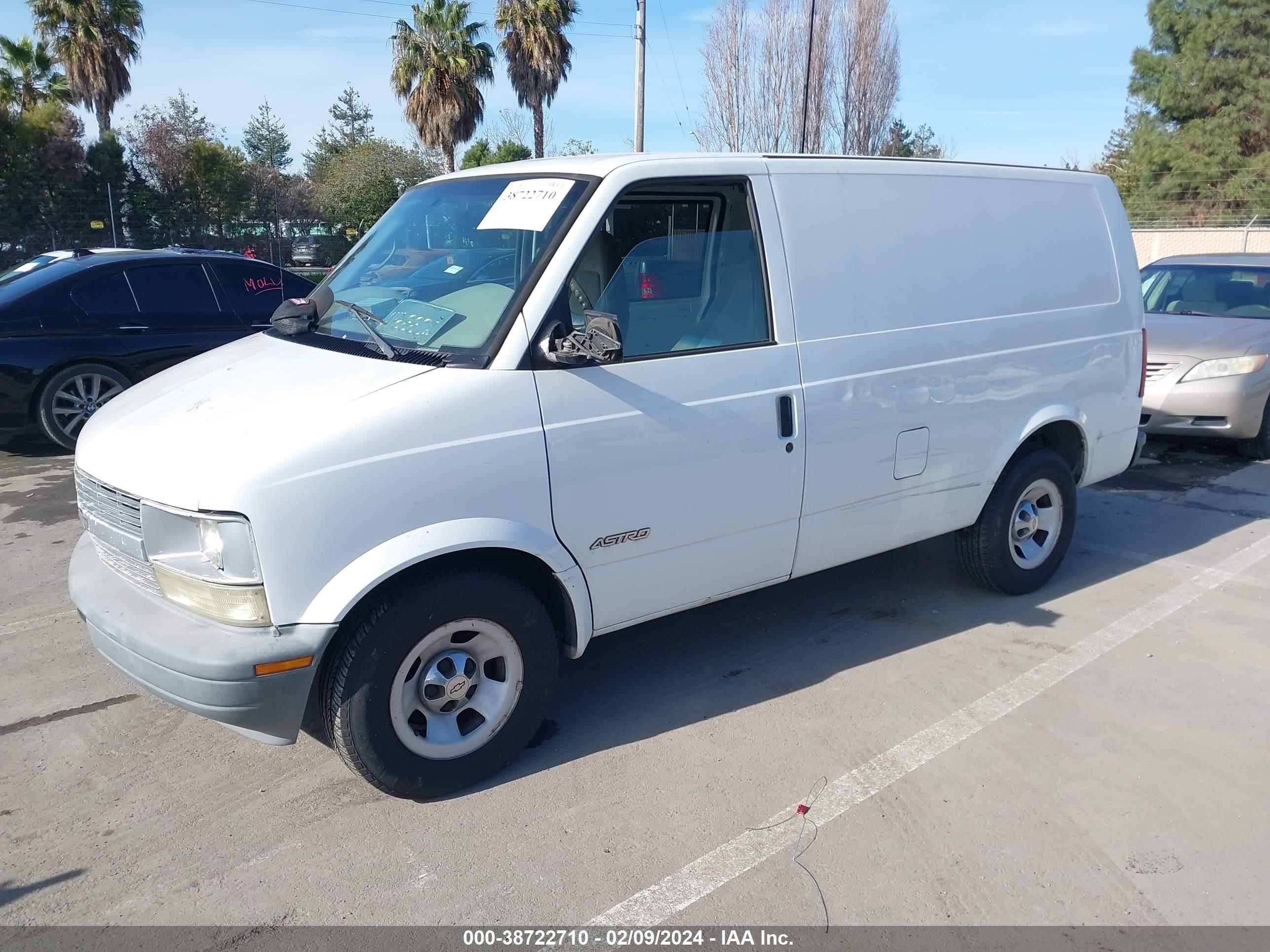 Photo 1 VIN: 1GCDM19W81B152164 - CHEVROLET ASTRO 