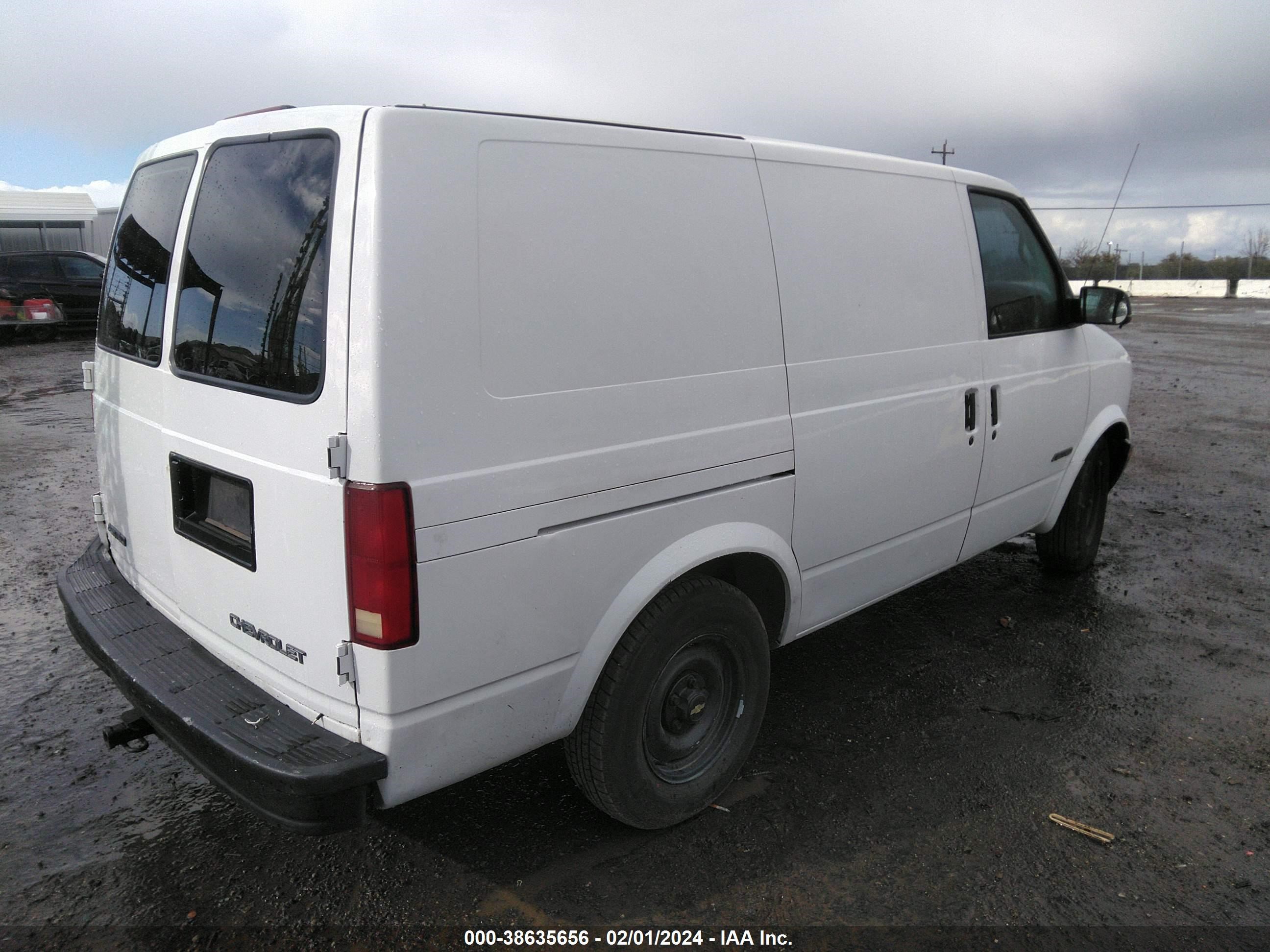 Photo 3 VIN: 1GCDM19W8YB107638 - CHEVROLET ASTRO 