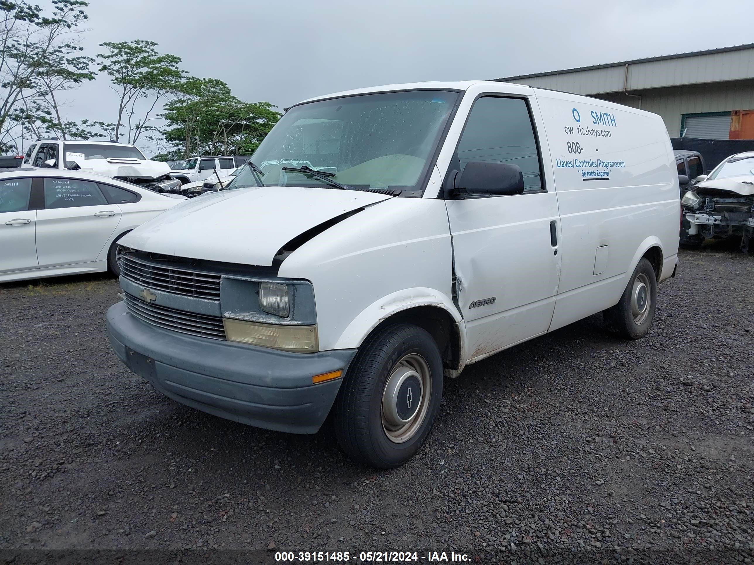 Photo 1 VIN: 1GCDM19W8YB218450 - CHEVROLET ASTRO 