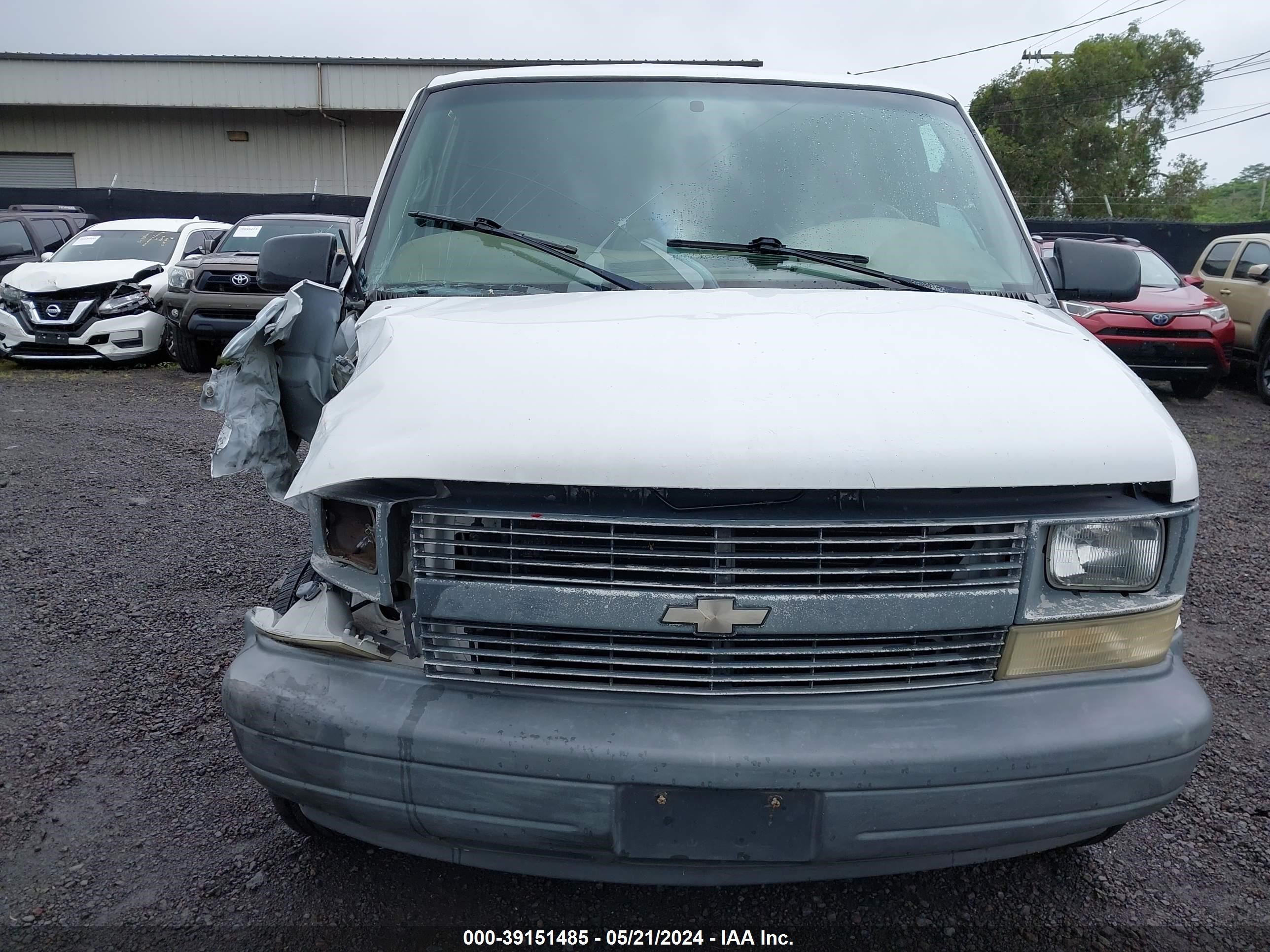 Photo 11 VIN: 1GCDM19W8YB218450 - CHEVROLET ASTRO 