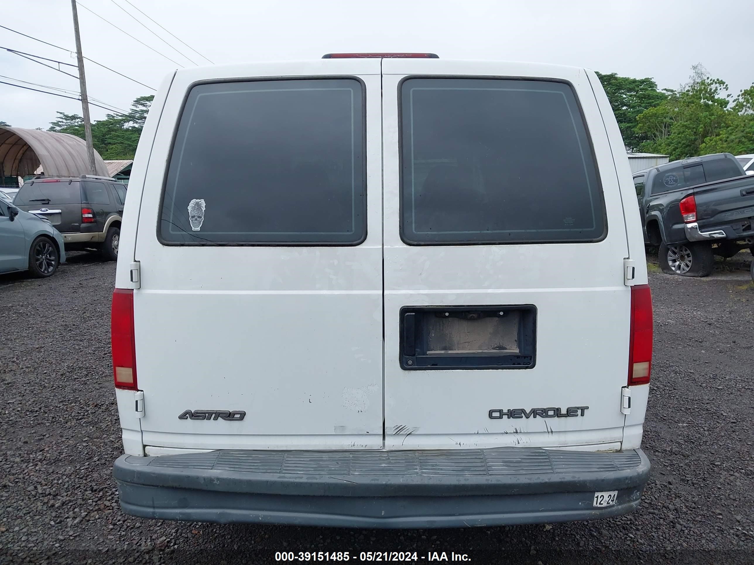 Photo 15 VIN: 1GCDM19W8YB218450 - CHEVROLET ASTRO 