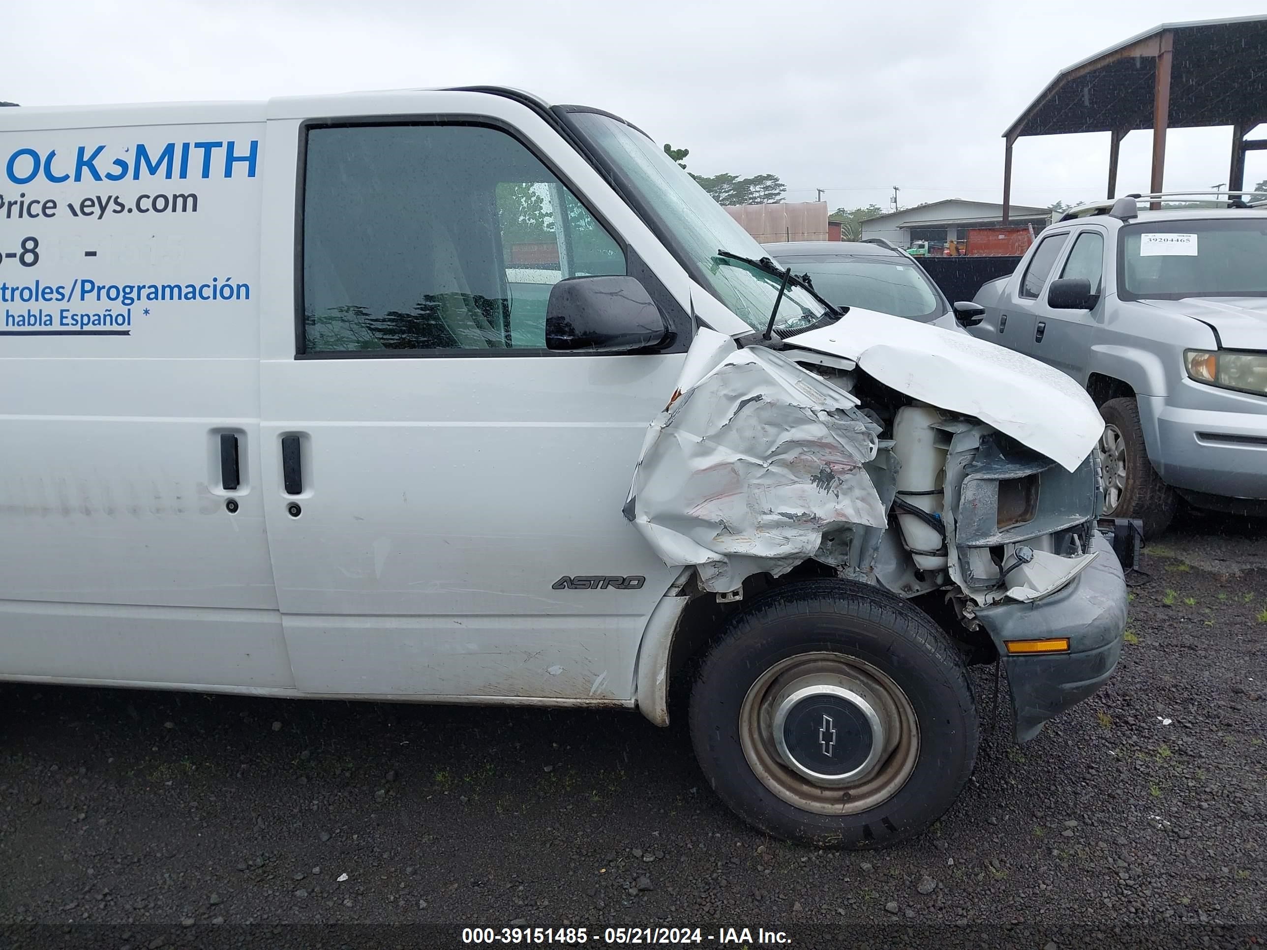 Photo 16 VIN: 1GCDM19W8YB218450 - CHEVROLET ASTRO 