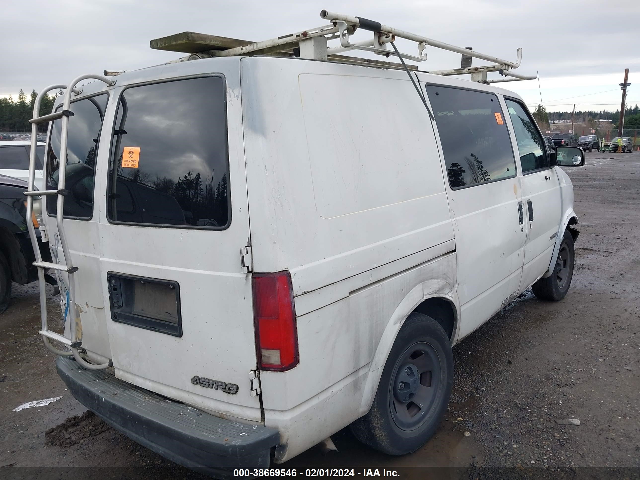 Photo 3 VIN: 1GCDM19W91B143716 - CHEVROLET ASTRO 