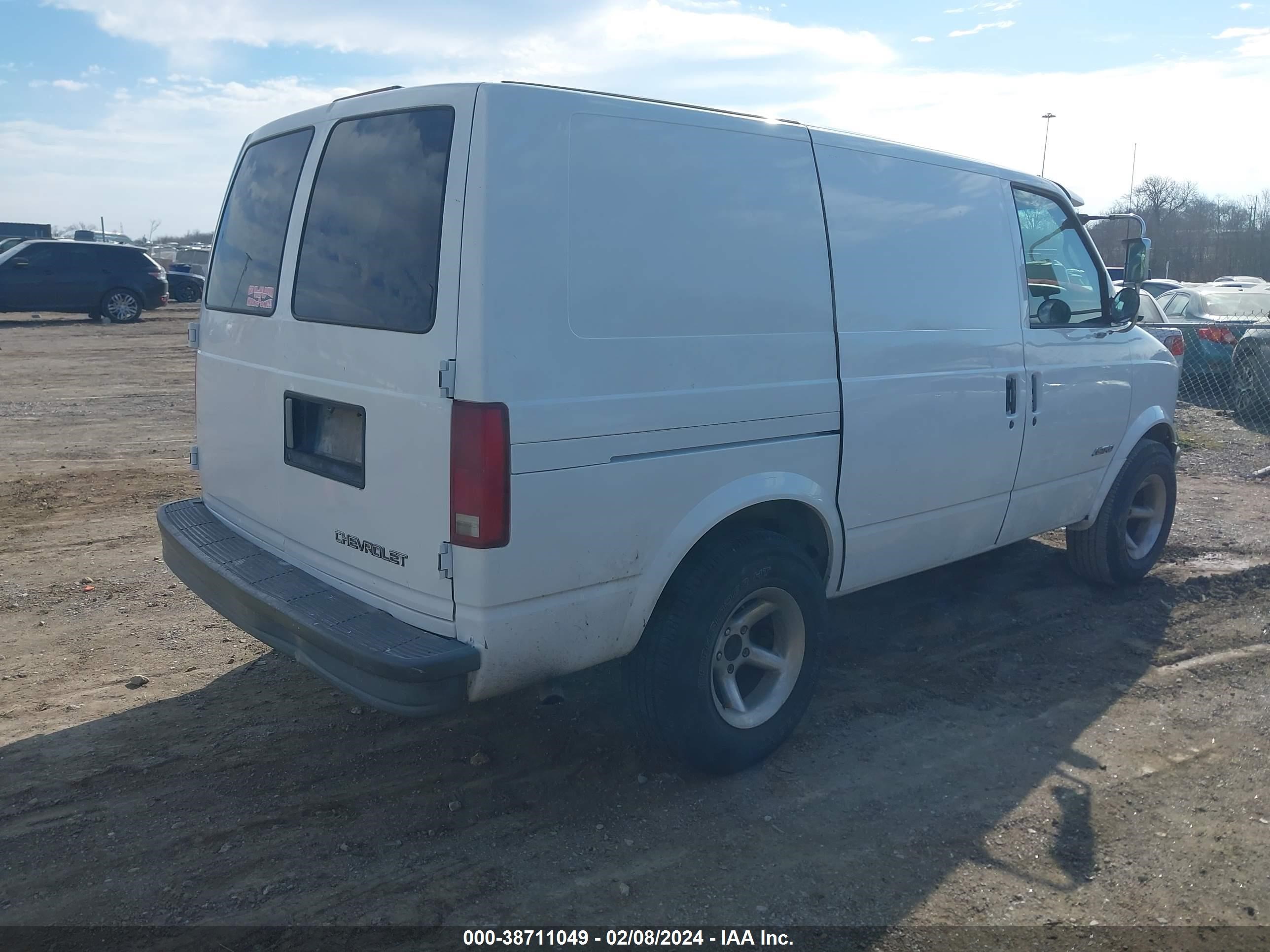 Photo 3 VIN: 1GCDM19X22B120496 - CHEVROLET ASTRO 