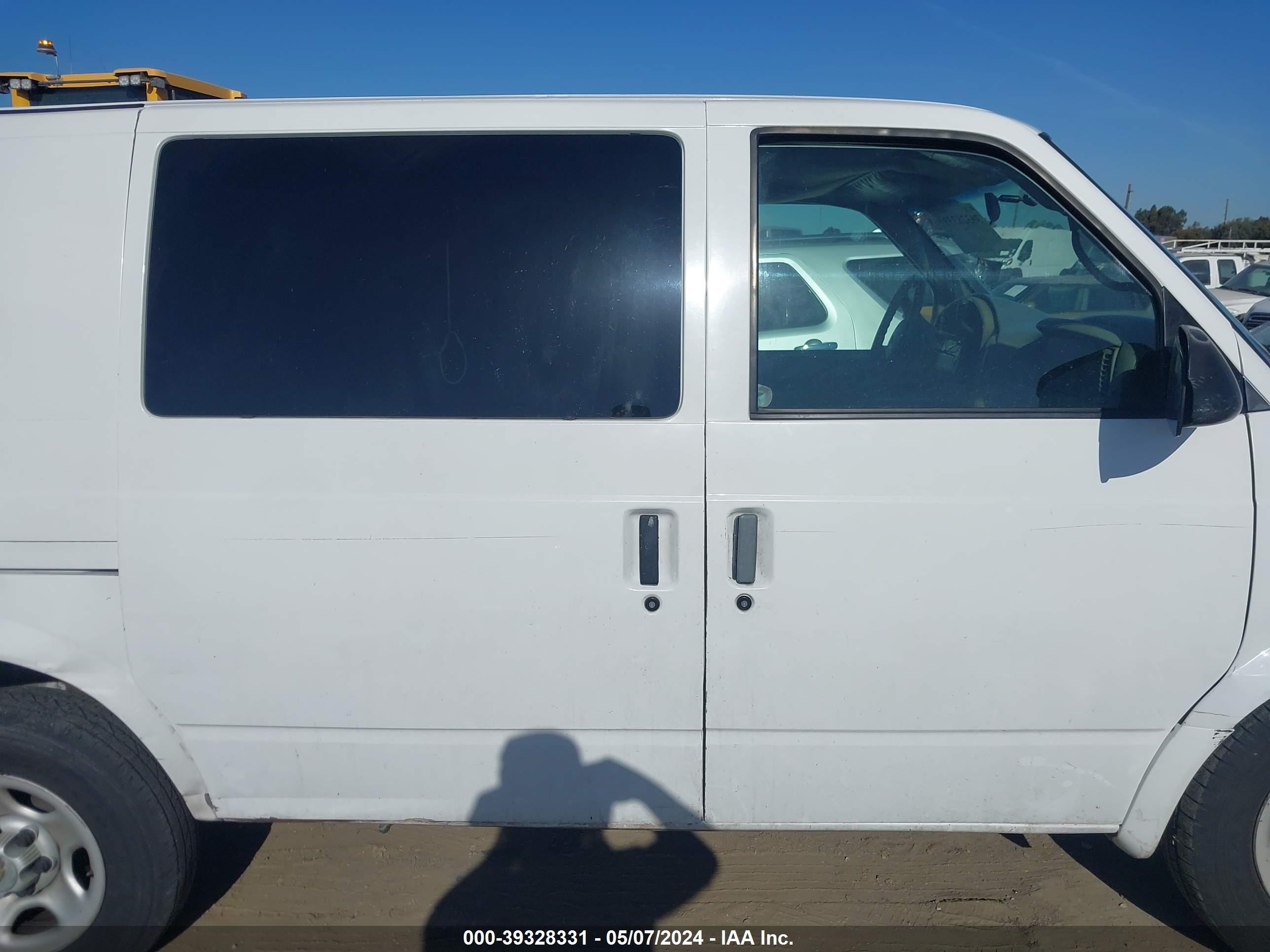 Photo 13 VIN: 1GCDM19X24B120128 - CHEVROLET ASTRO 