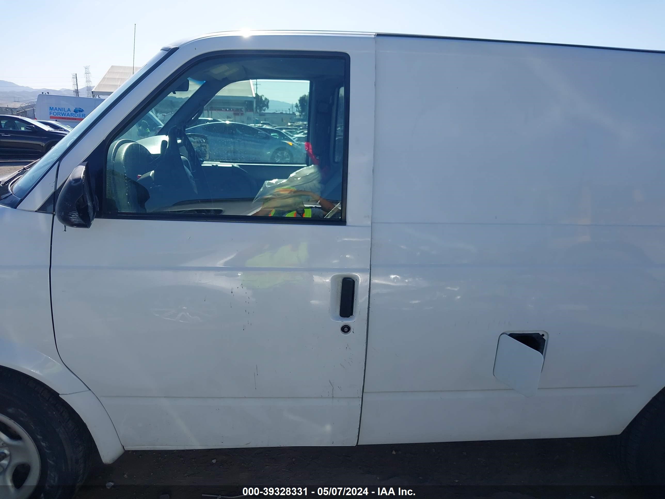 Photo 14 VIN: 1GCDM19X24B120128 - CHEVROLET ASTRO 