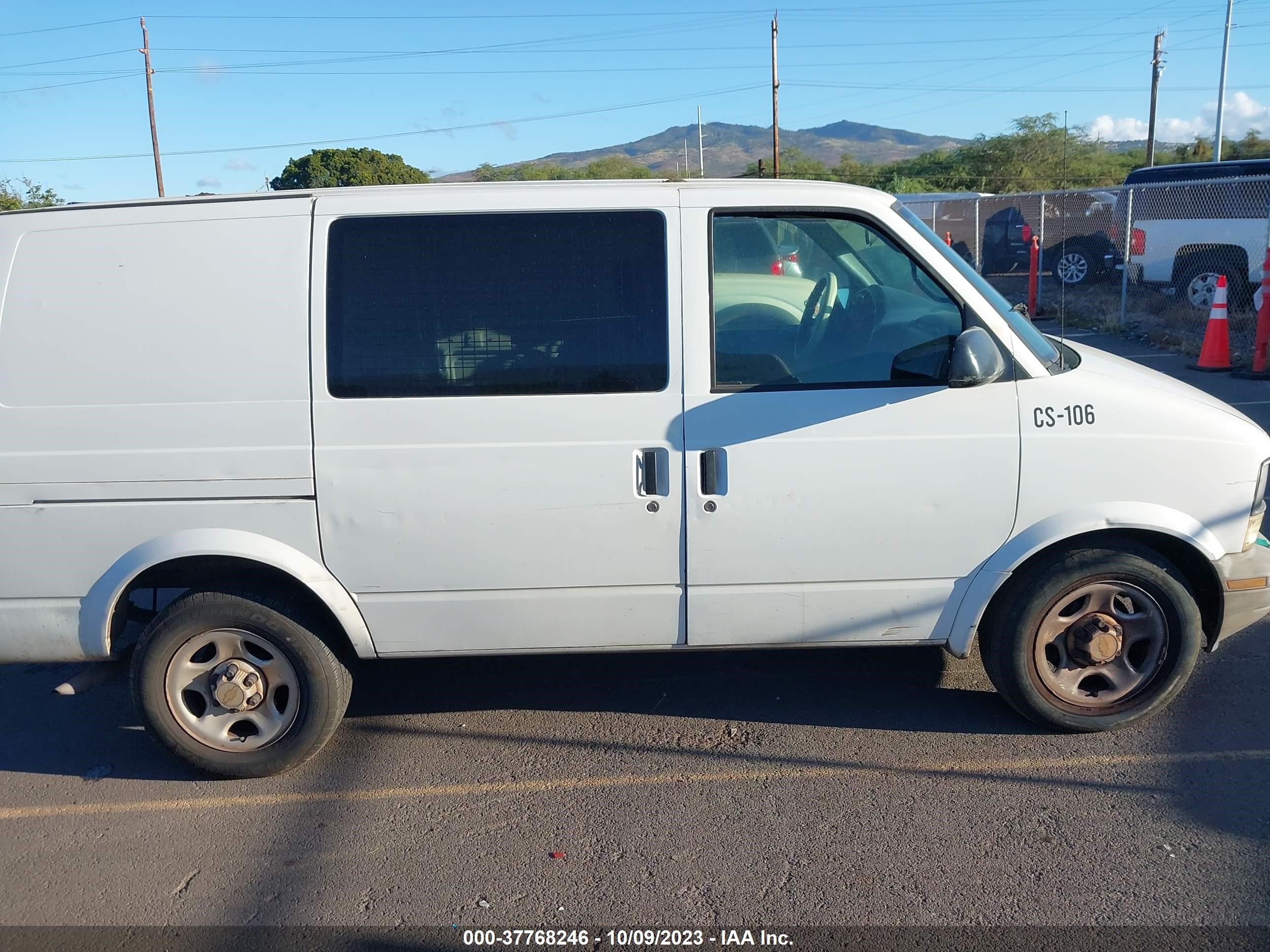 Photo 12 VIN: 1GCDM19X25B119837 - CHEVROLET ASTRO 