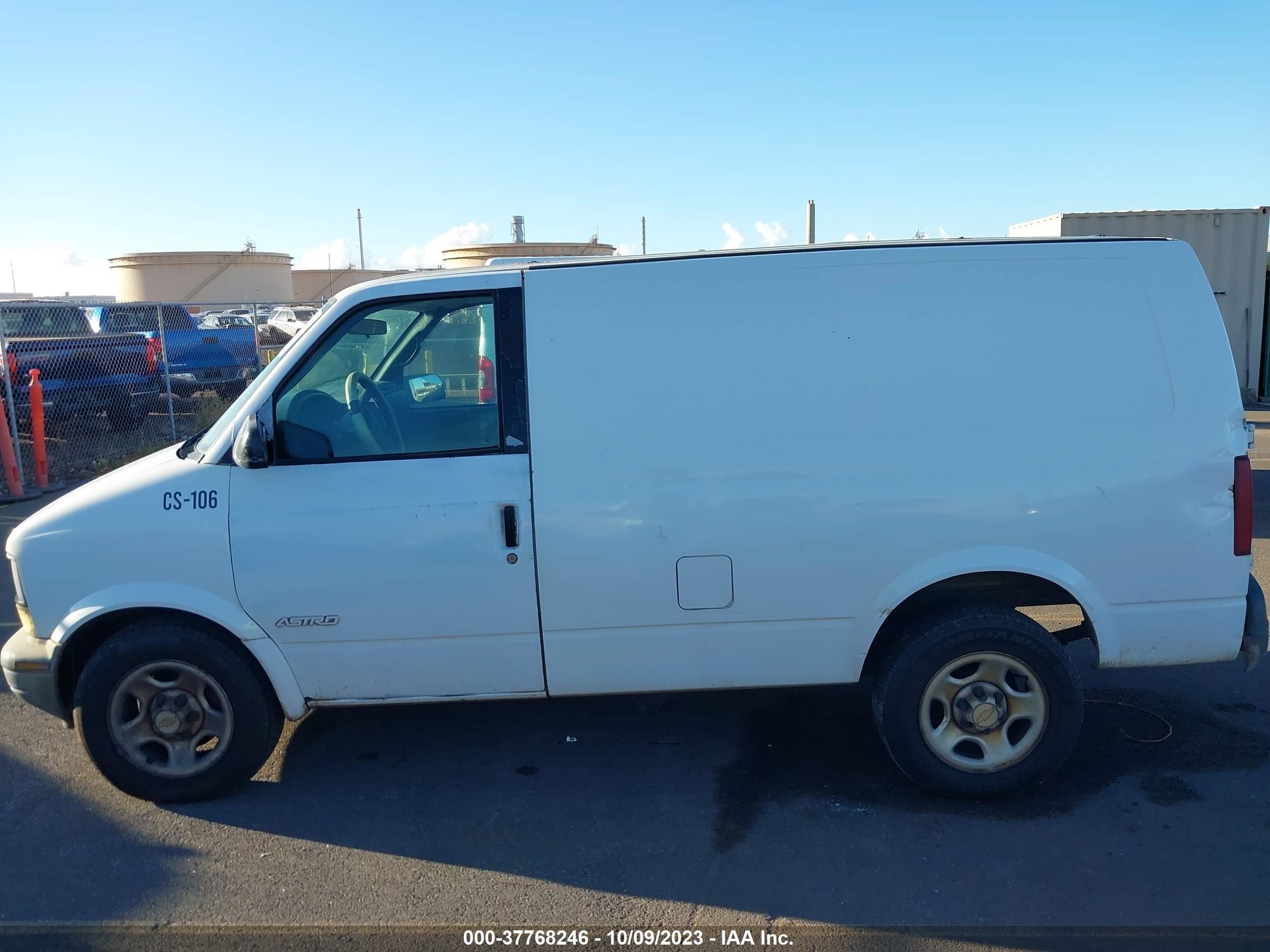 Photo 13 VIN: 1GCDM19X25B119837 - CHEVROLET ASTRO 