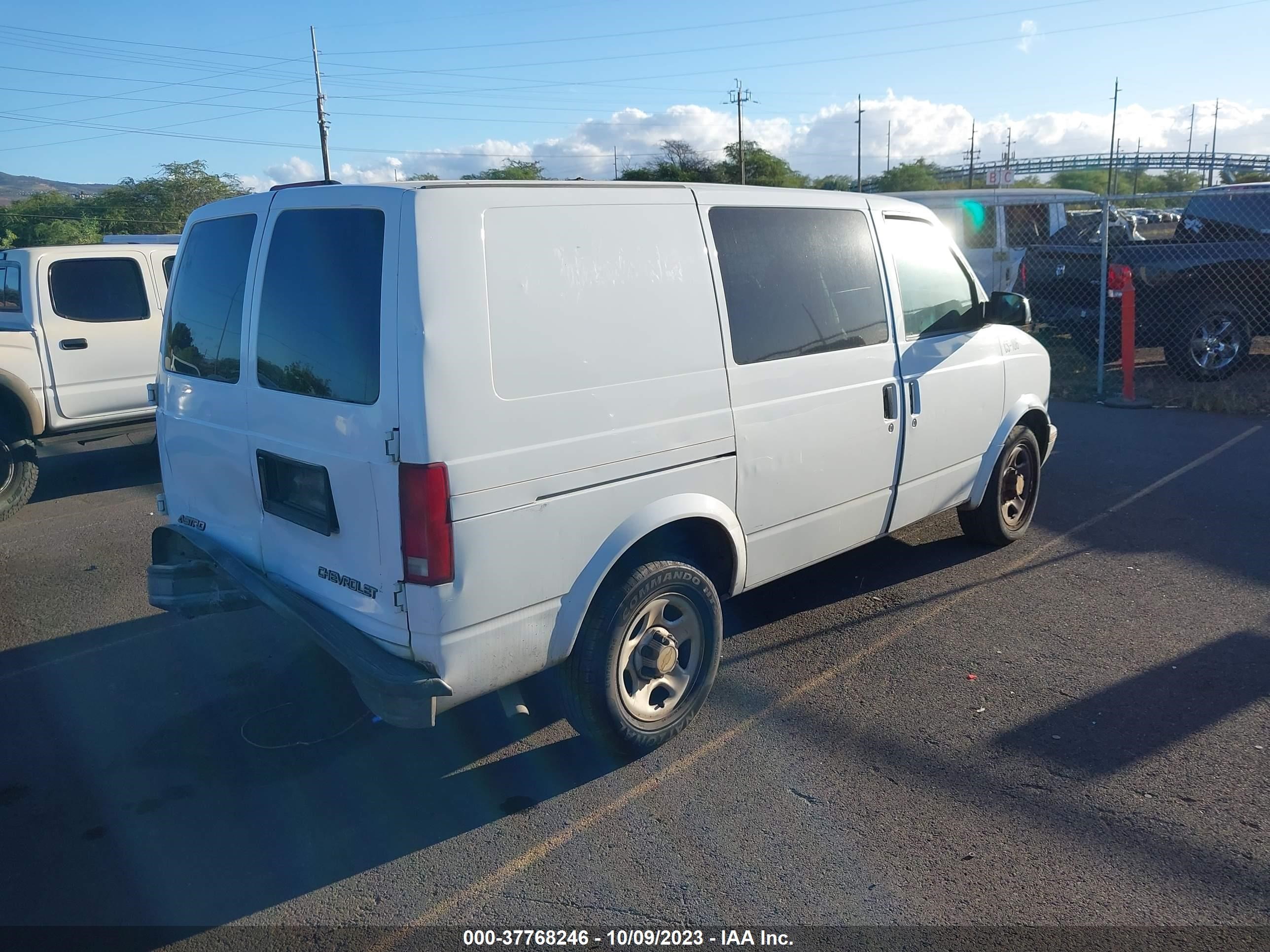 Photo 3 VIN: 1GCDM19X25B119837 - CHEVROLET ASTRO 