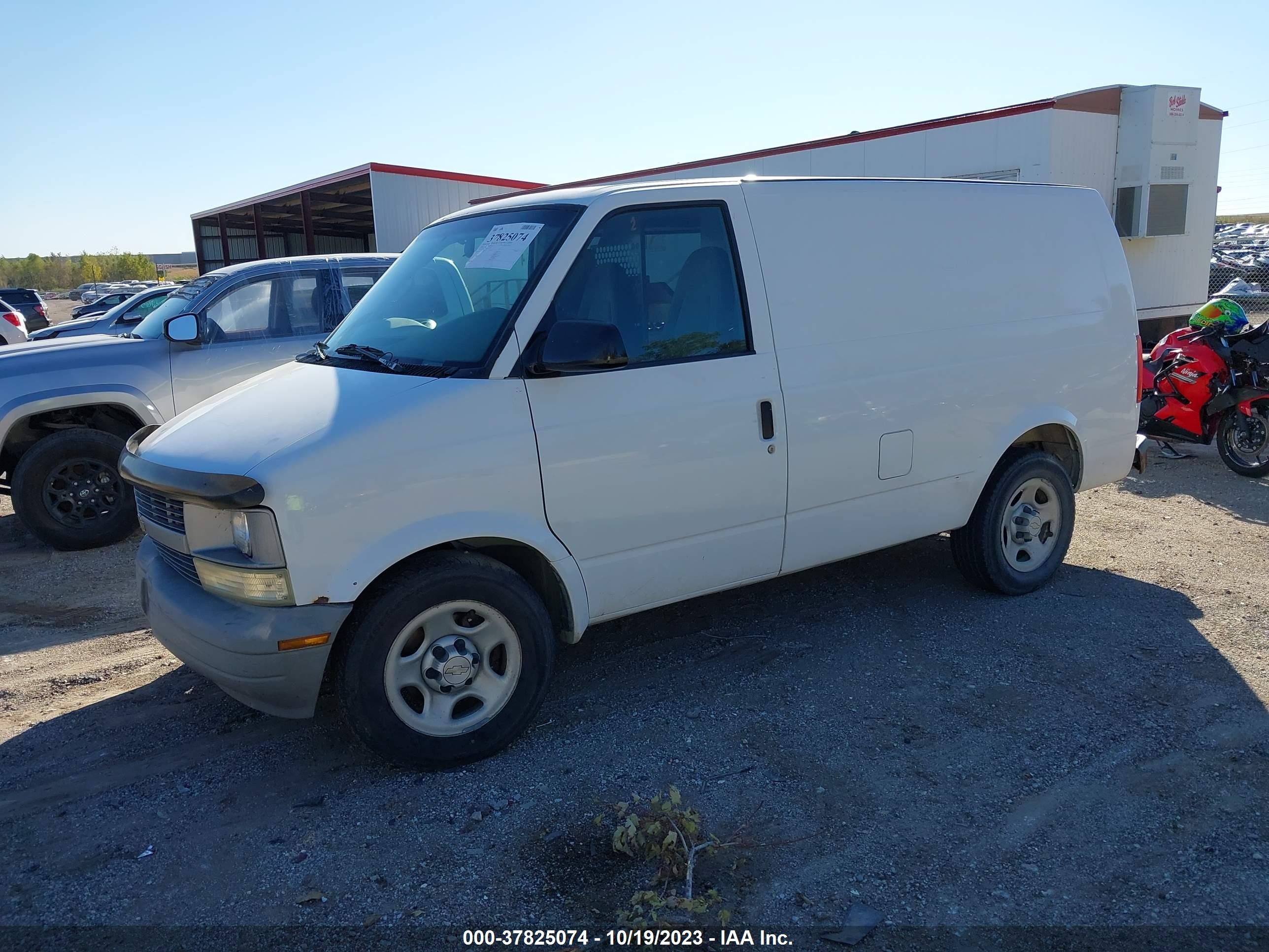 Photo 1 VIN: 1GCDM19X35B129809 - CHEVROLET ASTRO 