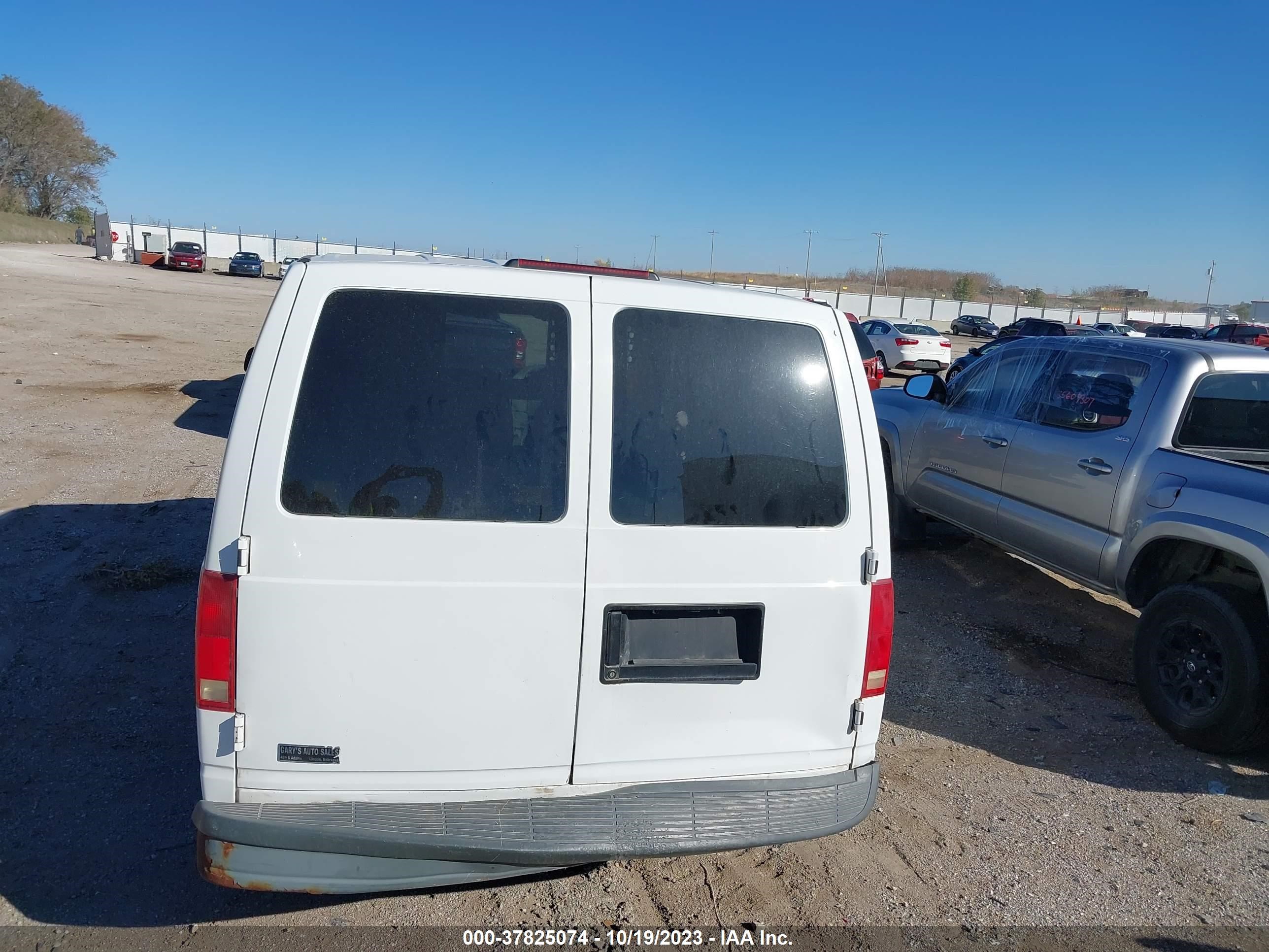 Photo 7 VIN: 1GCDM19X35B129809 - CHEVROLET ASTRO 