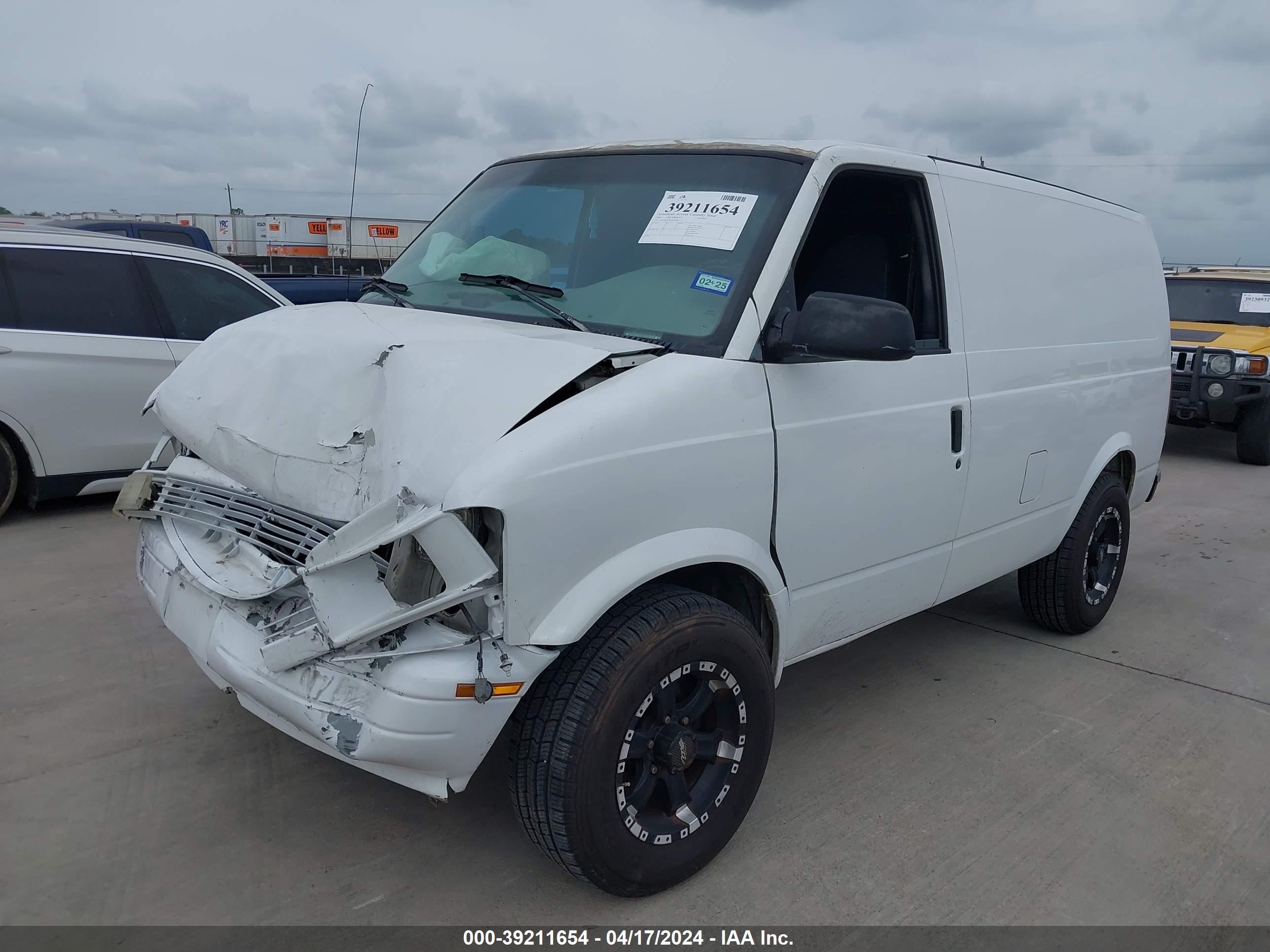 Photo 1 VIN: 1GCDM19X43B116001 - CHEVROLET ASTRO 