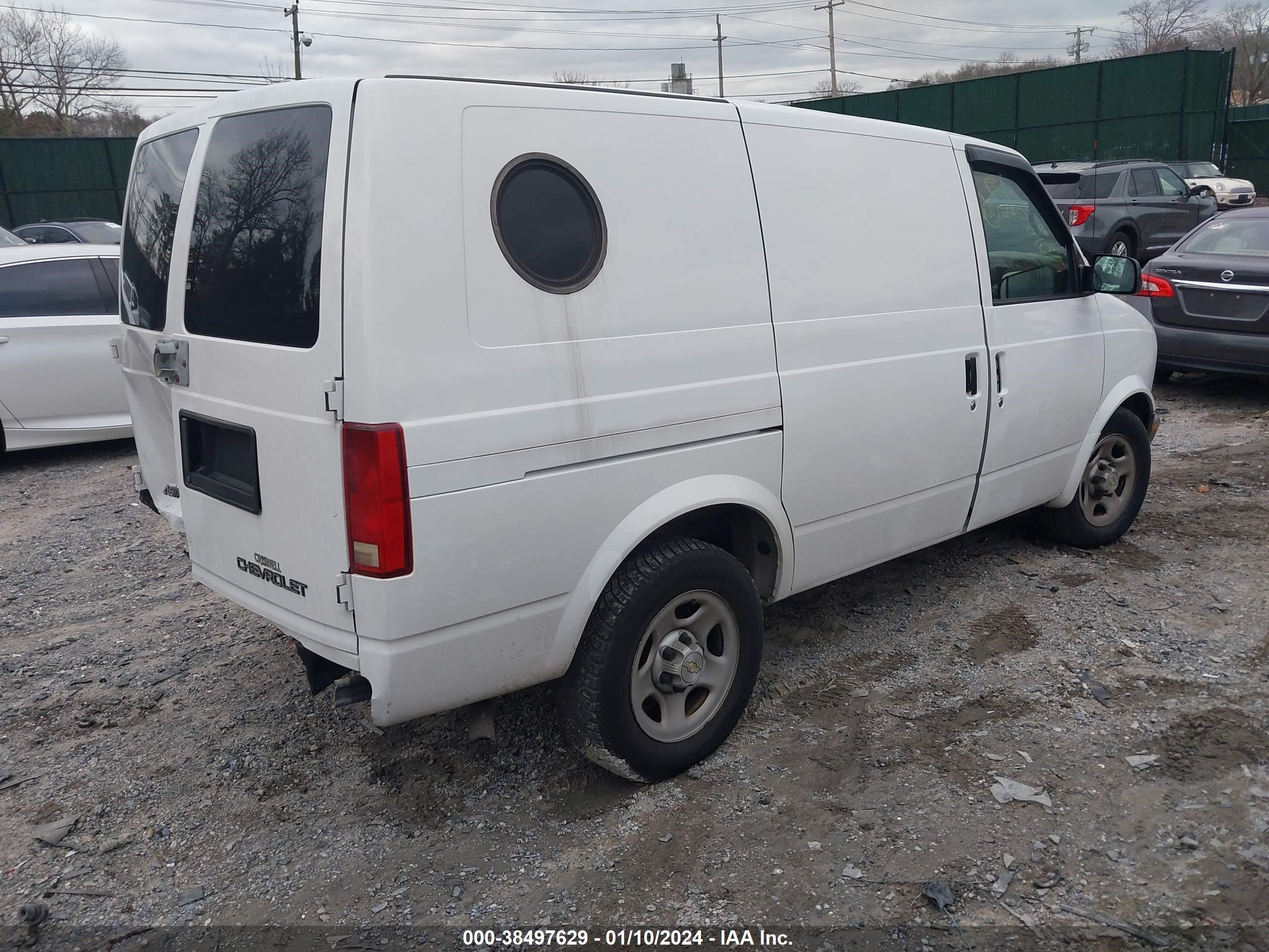 Photo 3 VIN: 1GCDM19X45B131326 - CHEVROLET ASTRO 